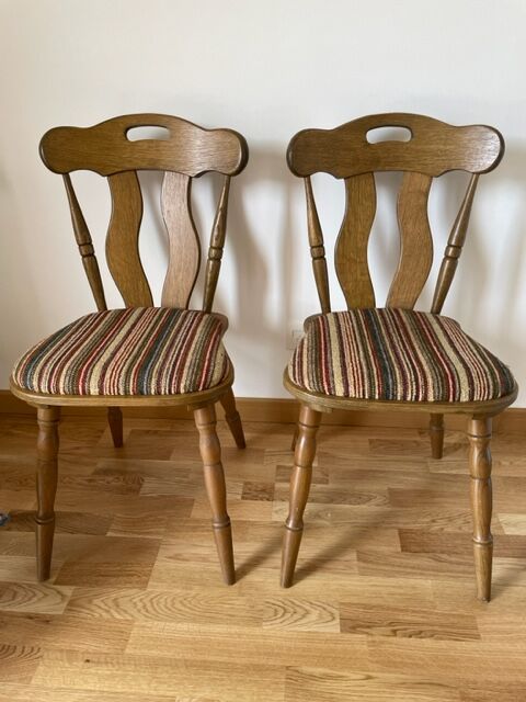 Corner bench for chalet