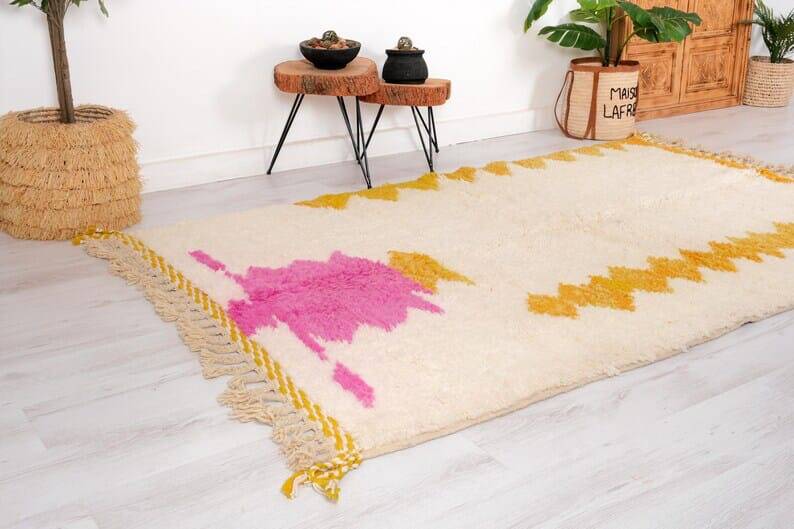 Traditional handmade Beni Ouraine rug, size 150 x 250 cm