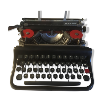 Machine à écrire exceptionnelle Lettera 22 noire