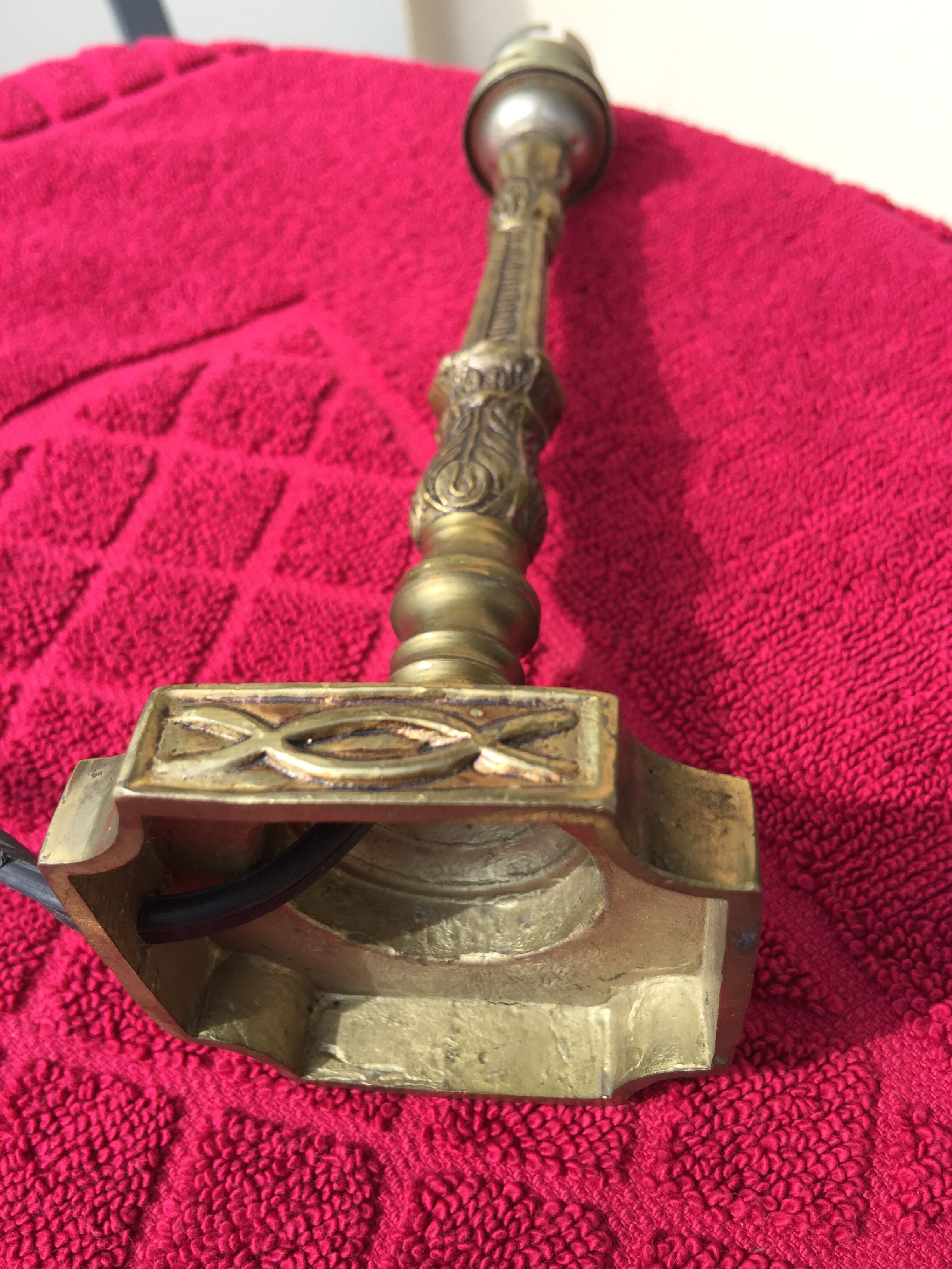 Chiseled copper lamp foot