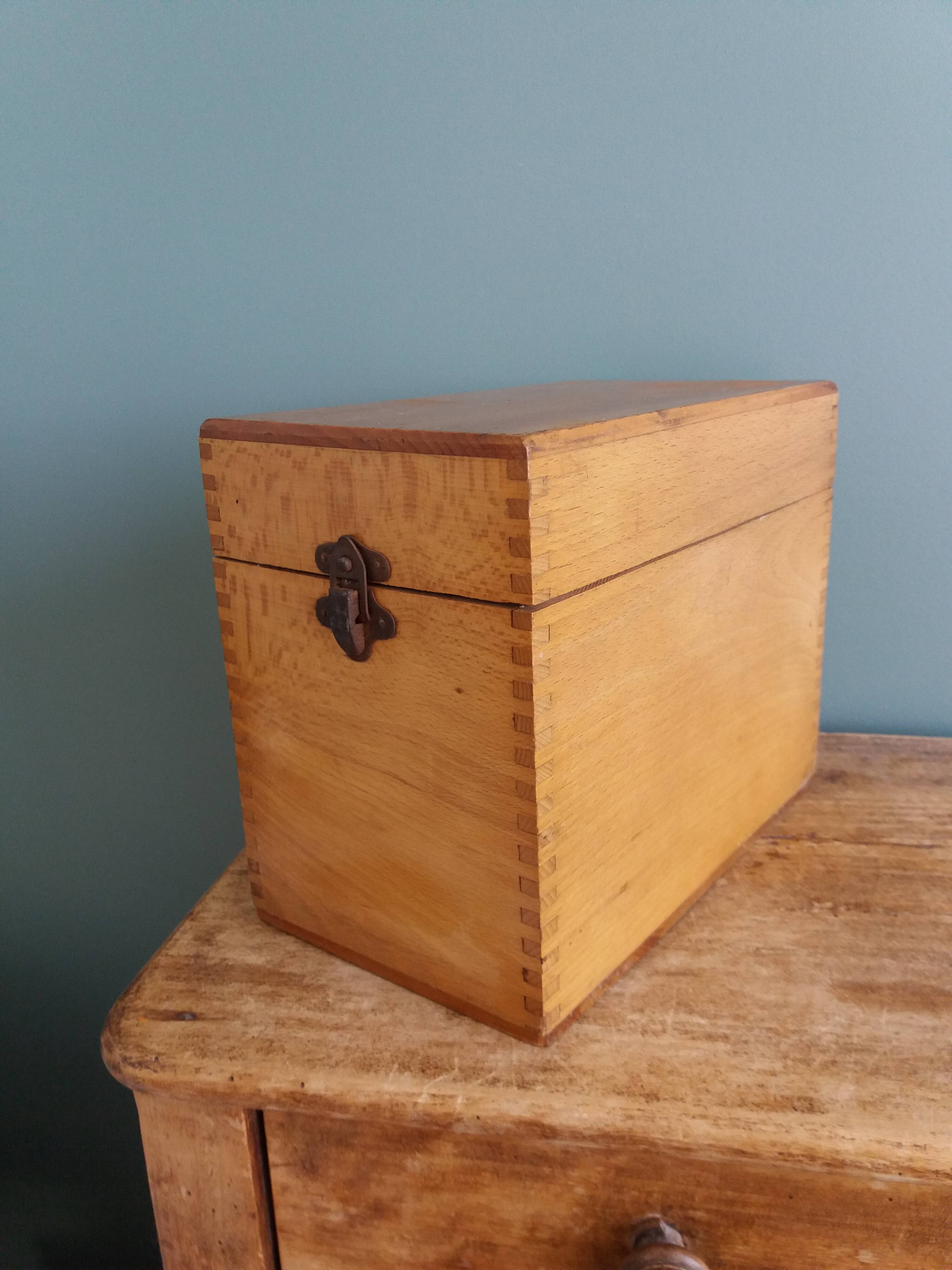 Wooden storage box, empty pocket