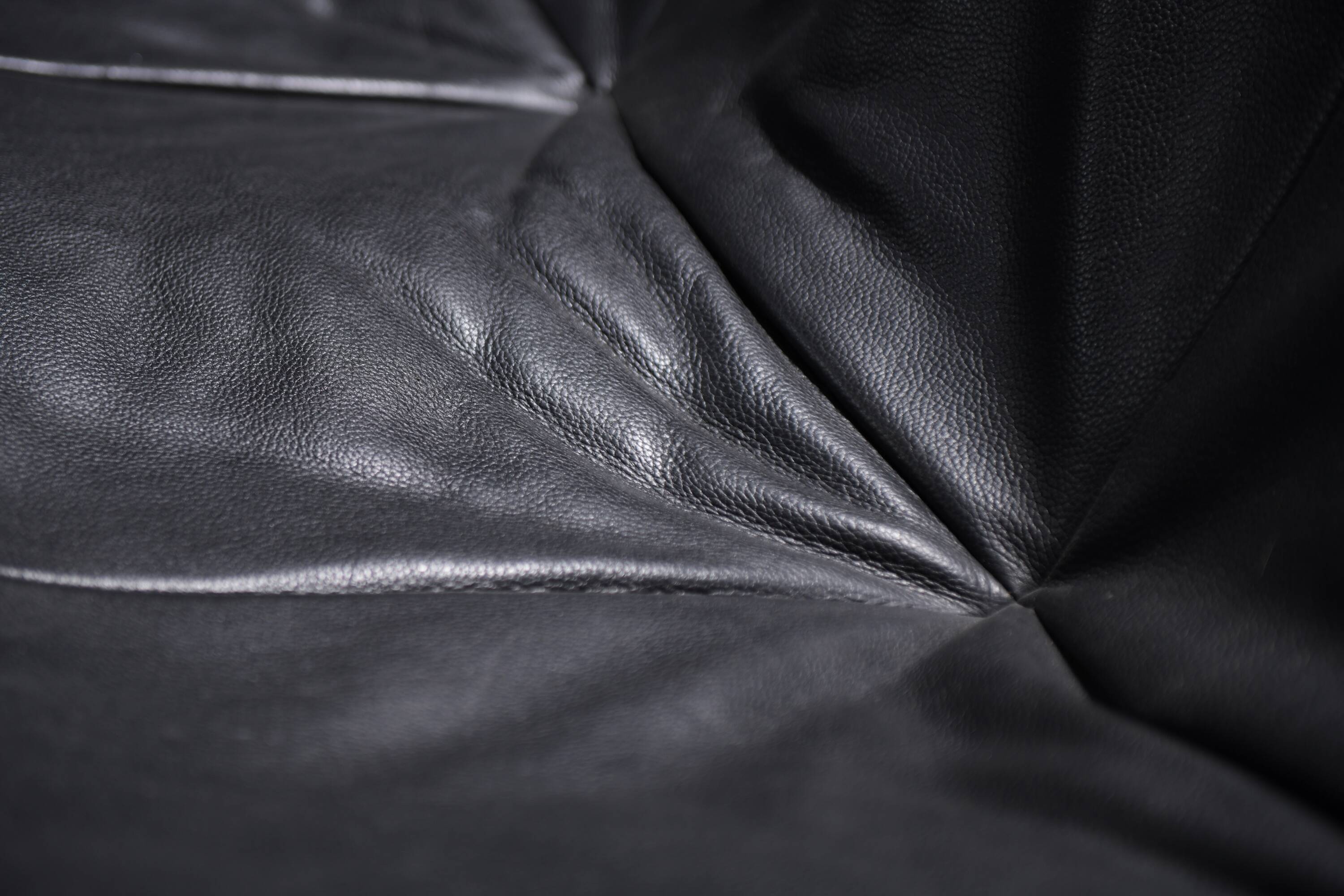 Exceptional YOKO lounge sofa in original leather by Michel Ducaroy - Ligne Roset