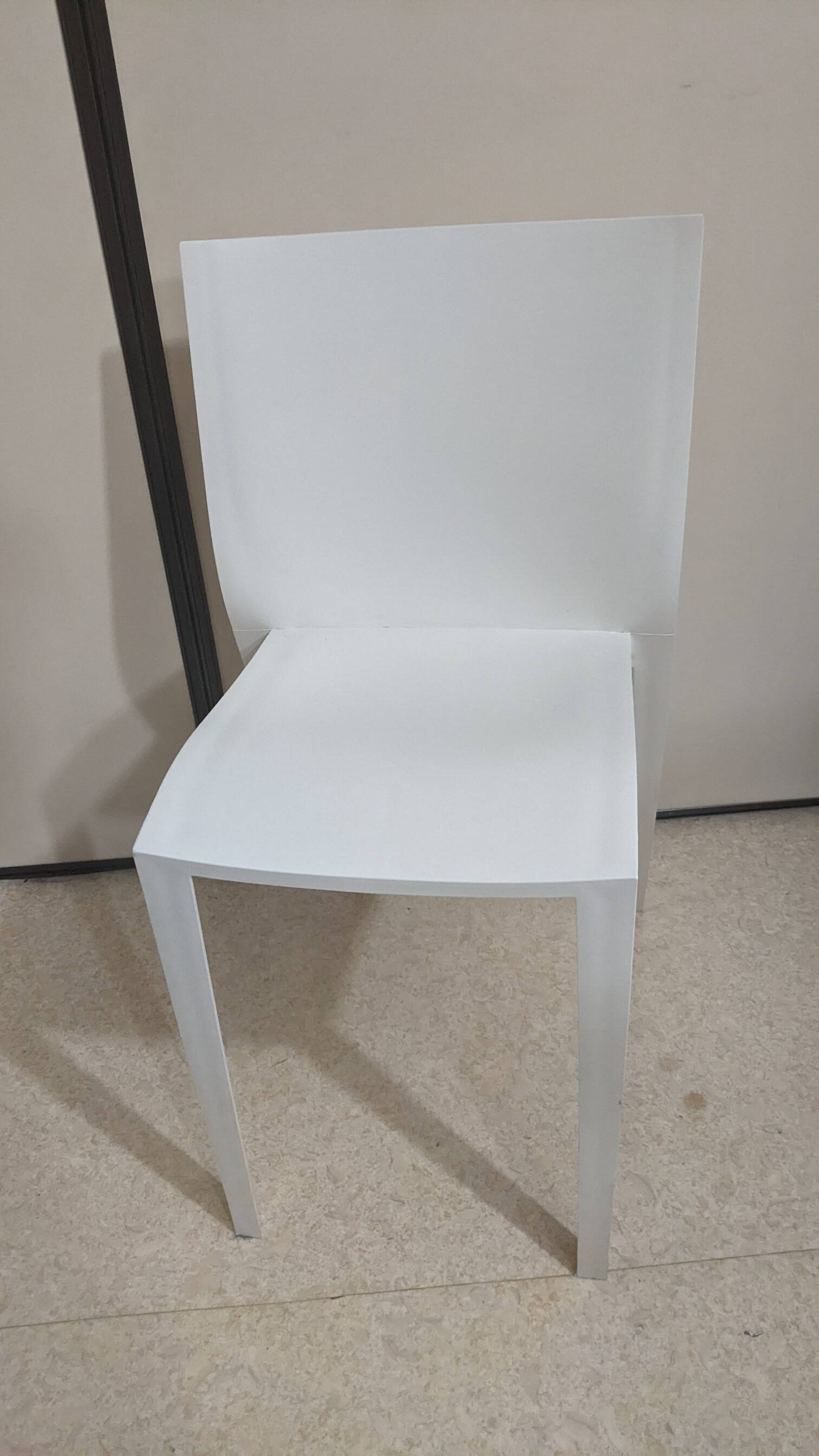 Chaise design blanche slick slick par Philippe Starck xo