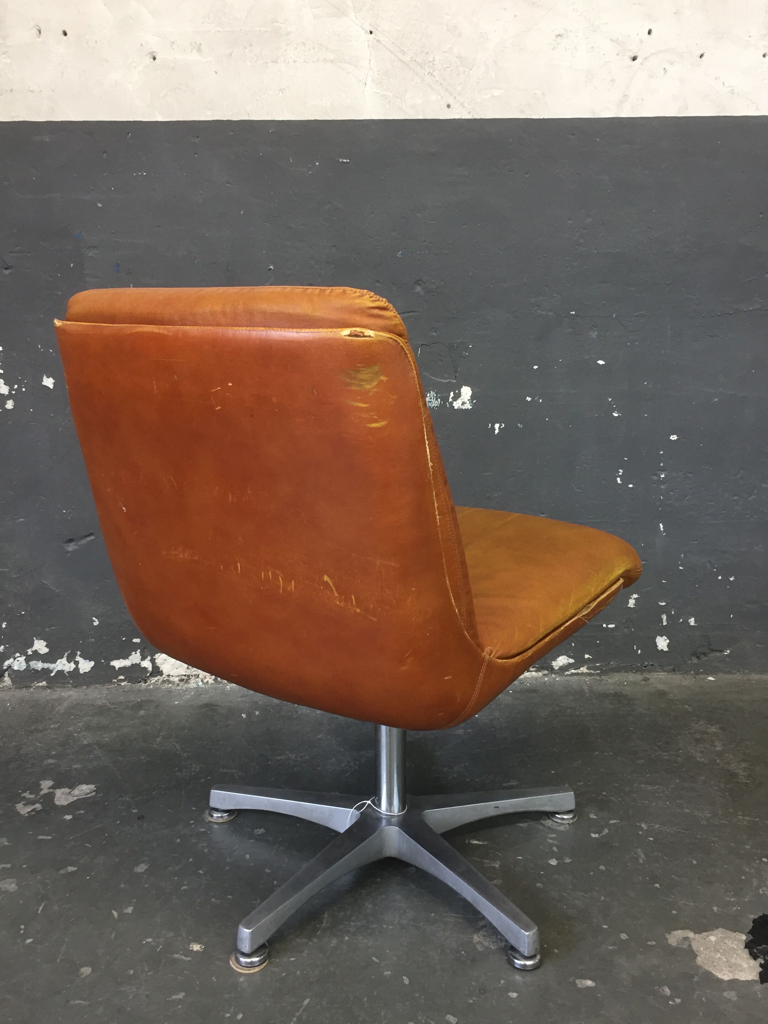 Pollock style armchair