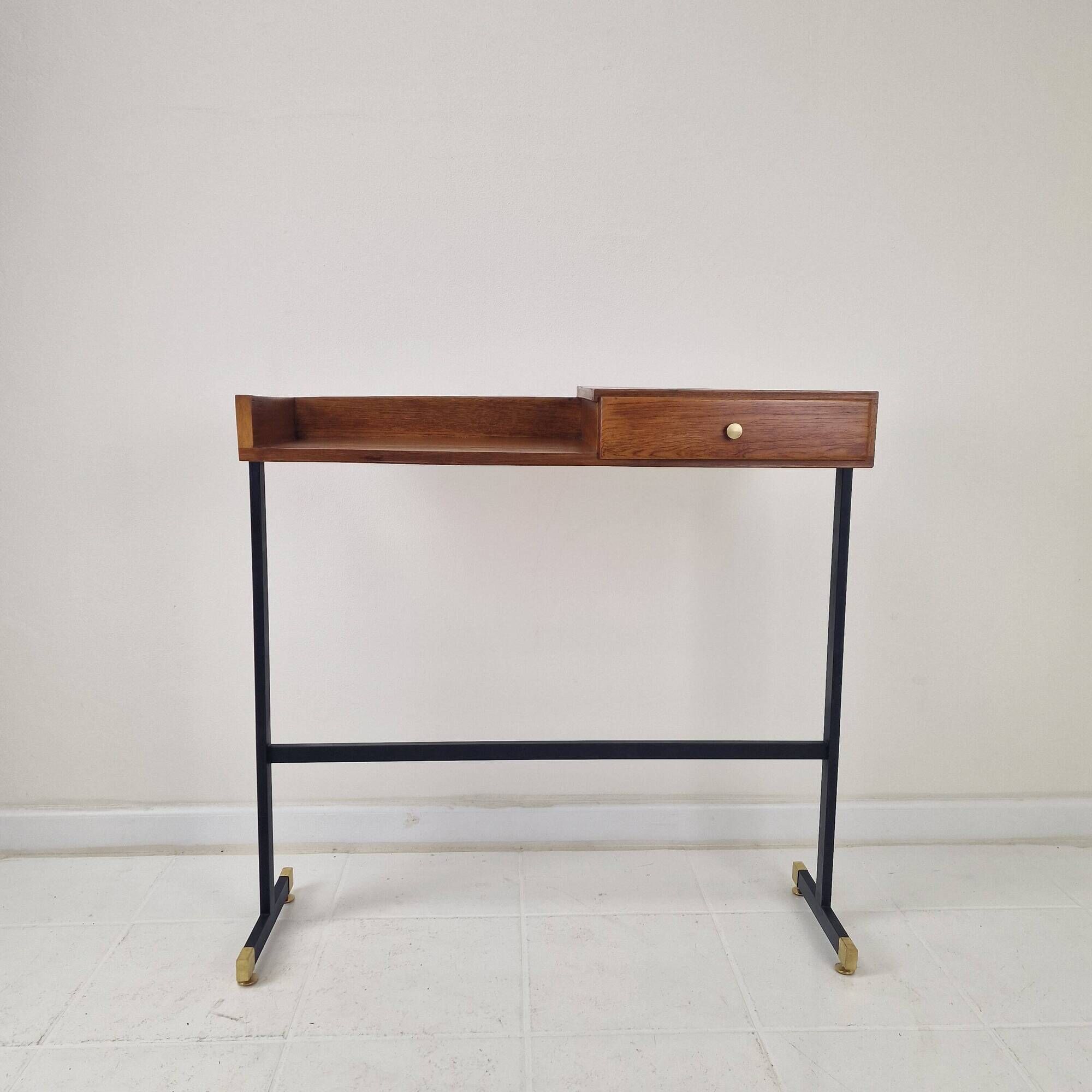 Table console / coiffeuse italienne du milieu du siècle avec des éléments en laiton, années 1950.