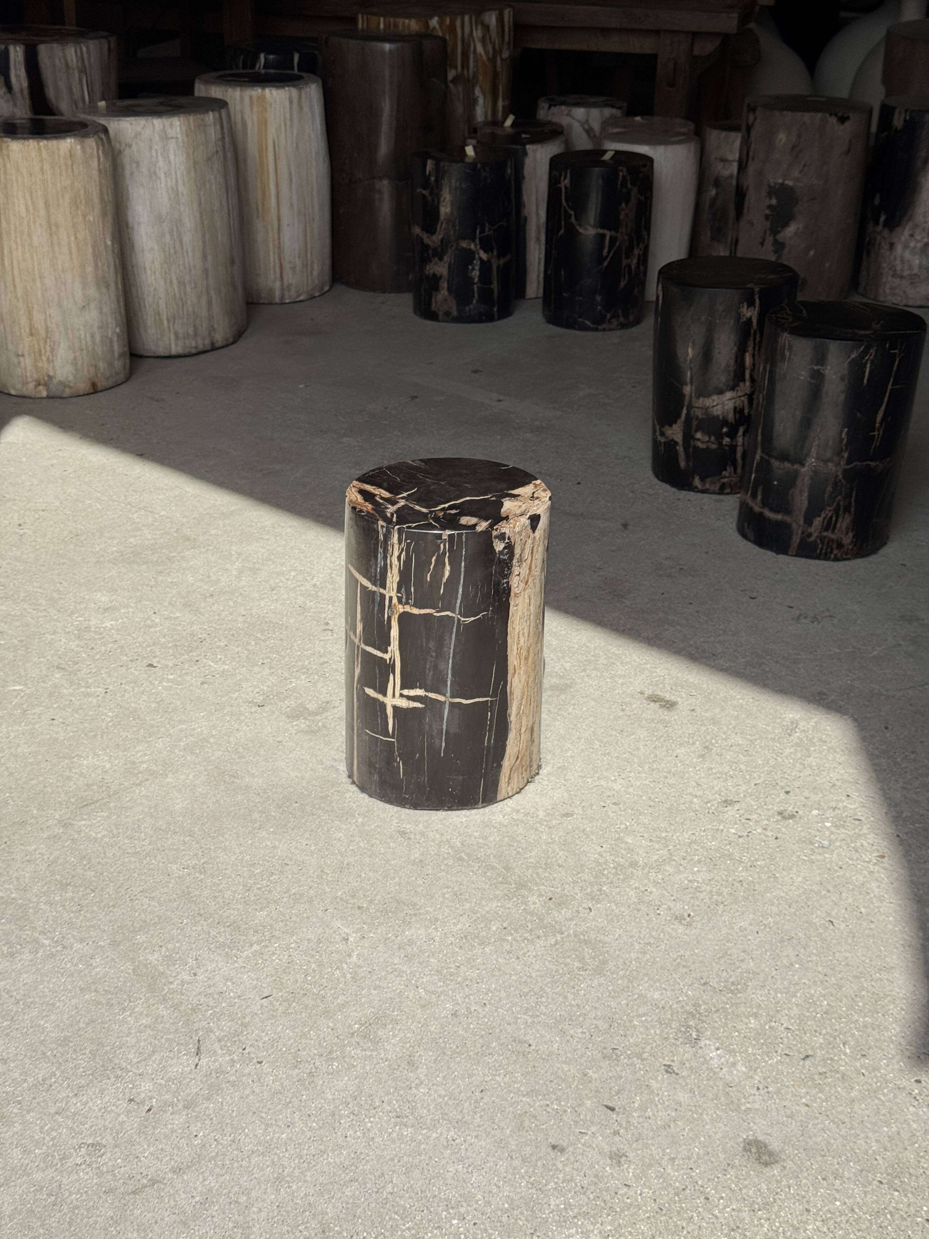 Small side table in black petrified wood with stripes and beige sides H28 D18.