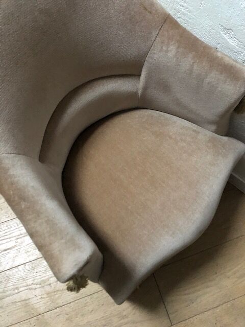 Beige velvet toad chair