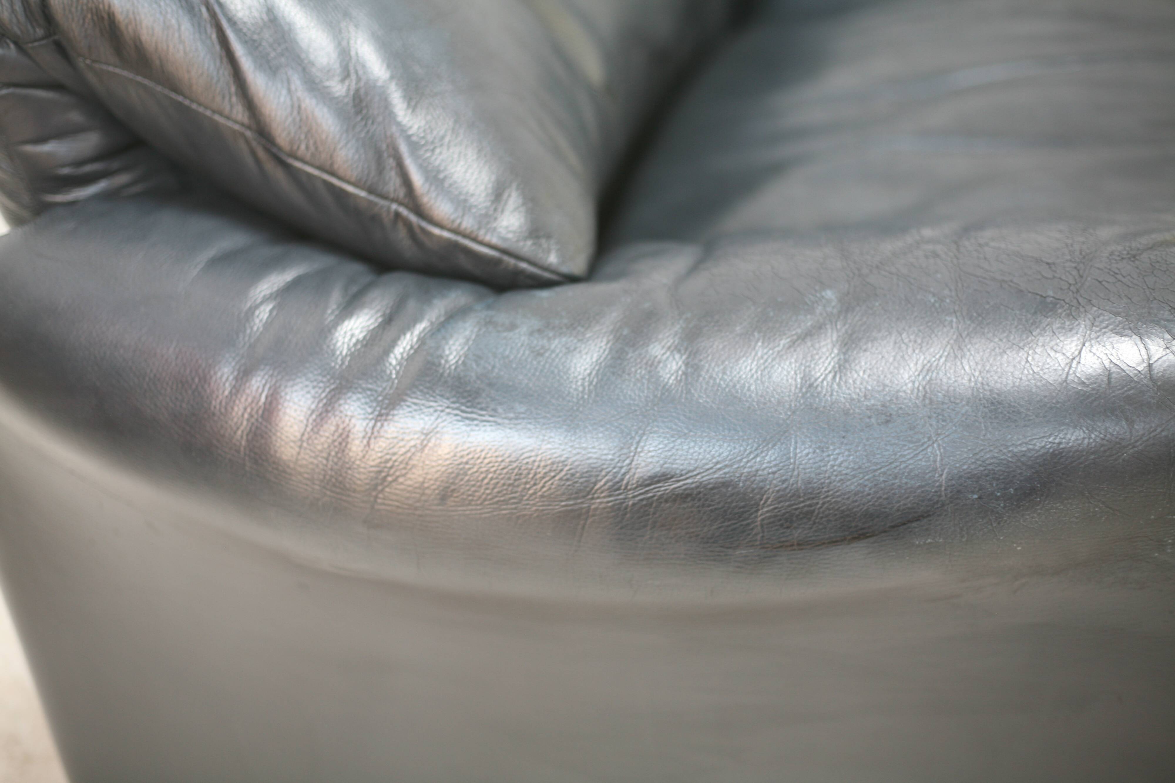 Sofa by Vico Magistretti, Cassina, Maralunga model. Italy, circa 1975. Navy blue leather