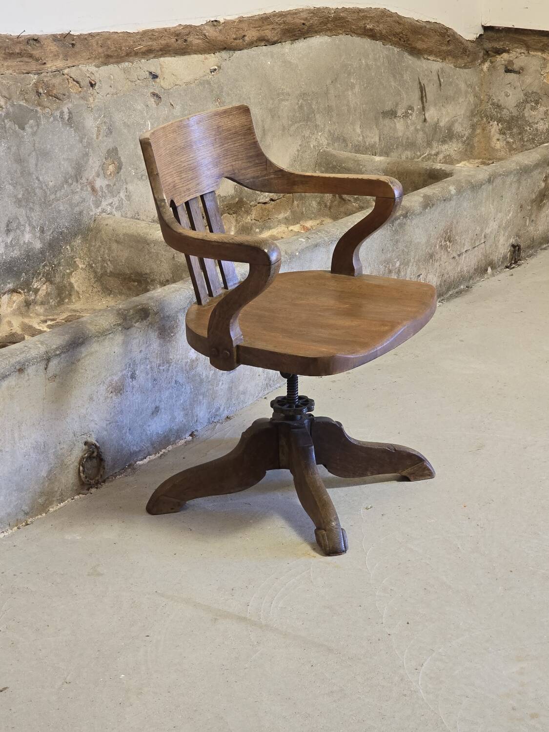 English American office armchair circa 1900 in oak