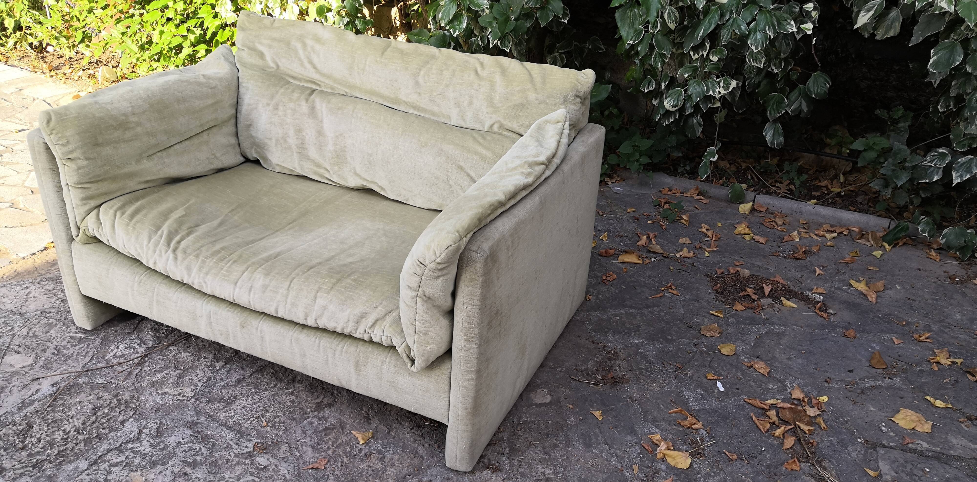 Vintage velvet sofa 70s roset