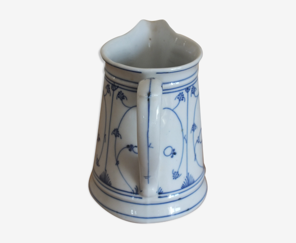 Pichet ou pot à lait en porcelaine (allemande) décor saxe