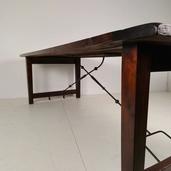 Grande table à manger en chêne espagnol avec des barres en fer forgé – 20e siècle