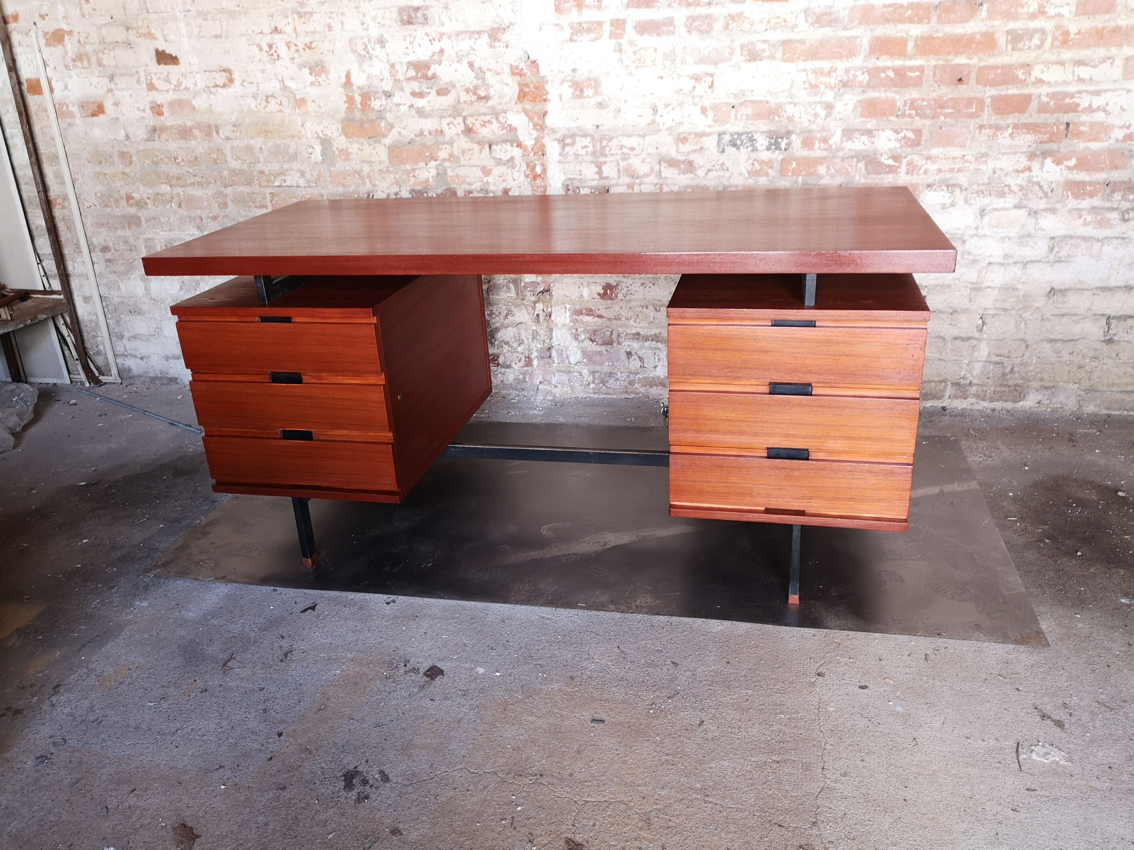 Pierre Guariche desk edited by Minvieille