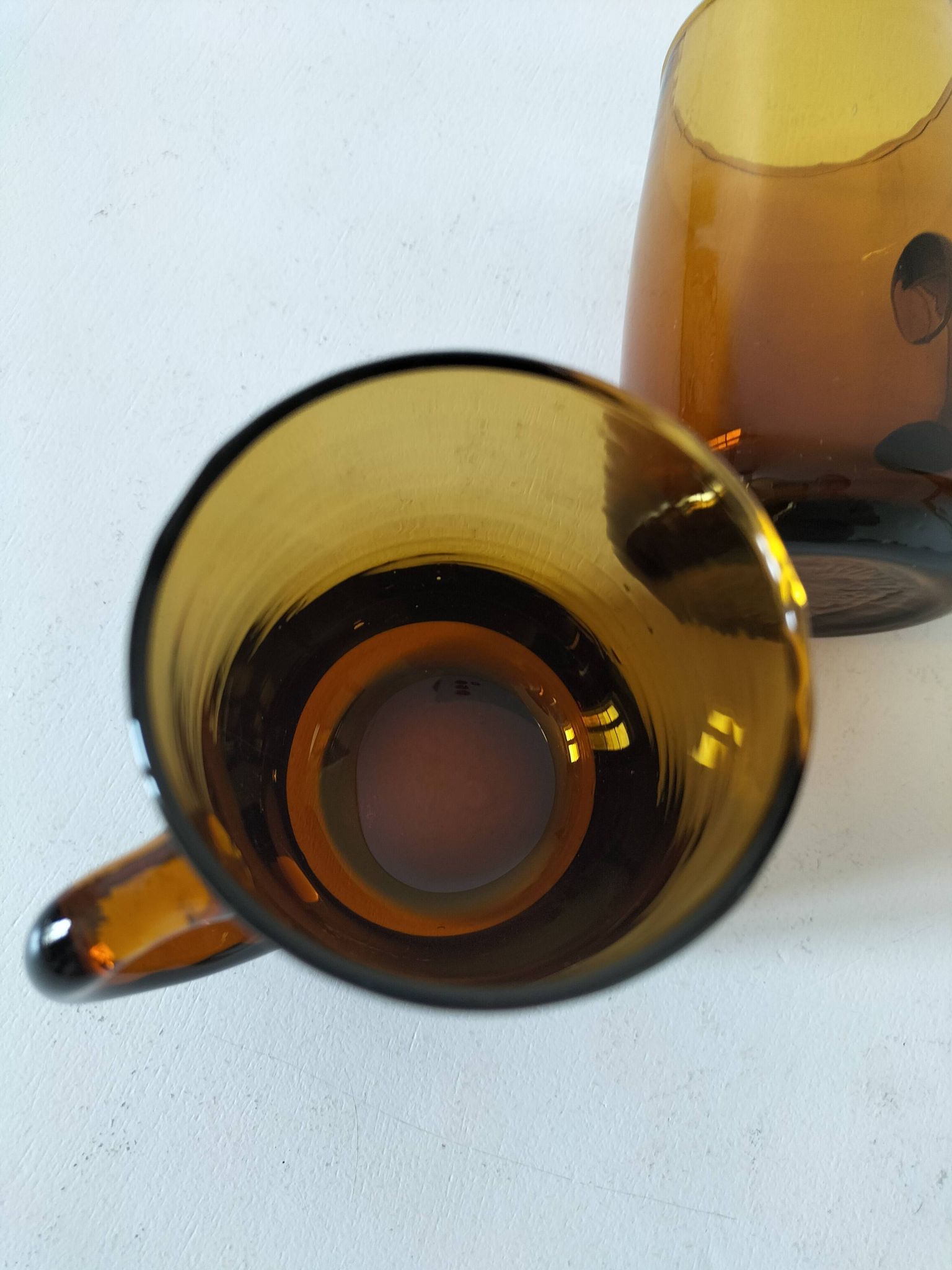 Paire de chopes, tasses en verre ambré vintage