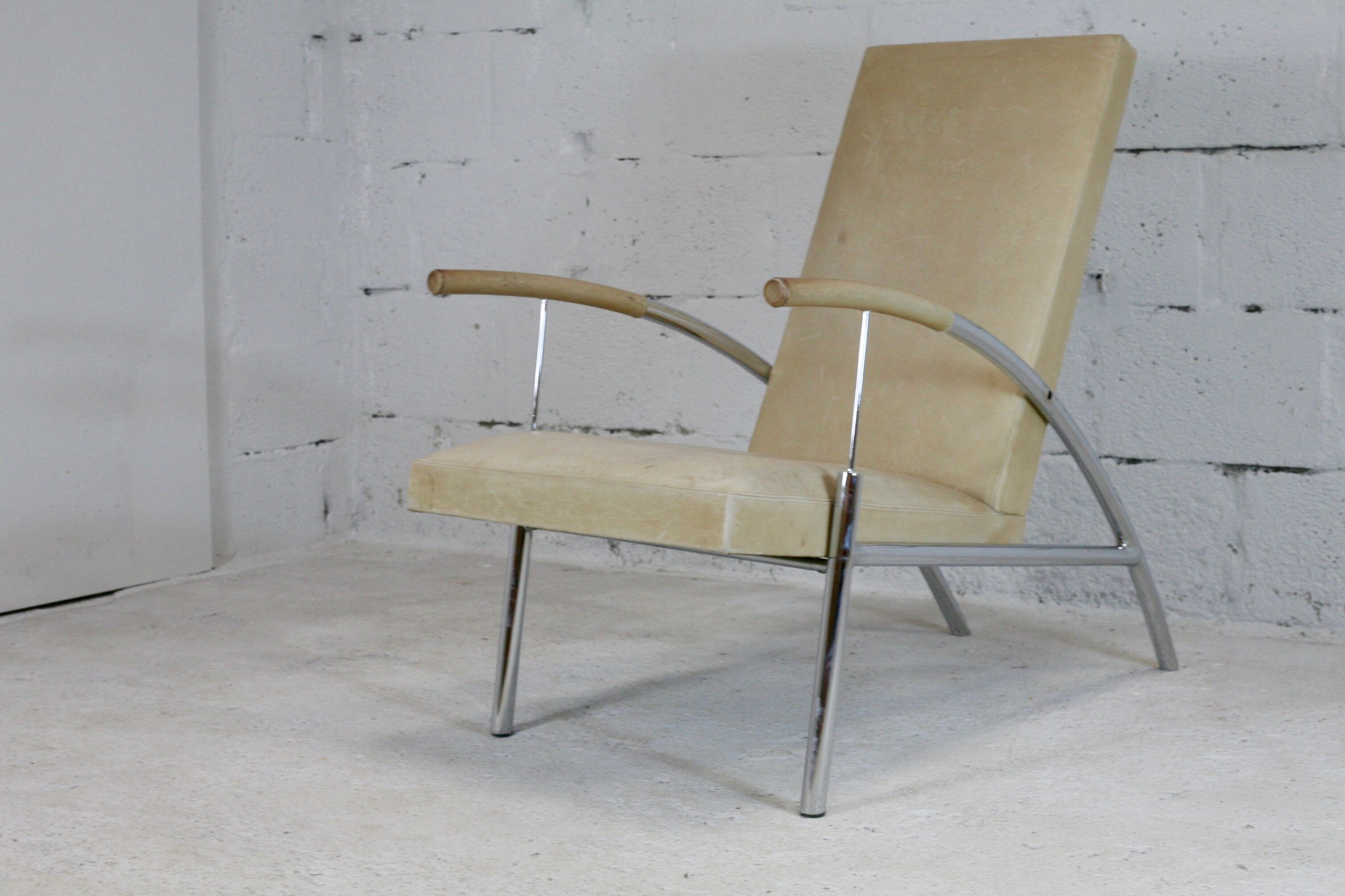 Tubular steel armchair and "cream" leather, France, circa 1970