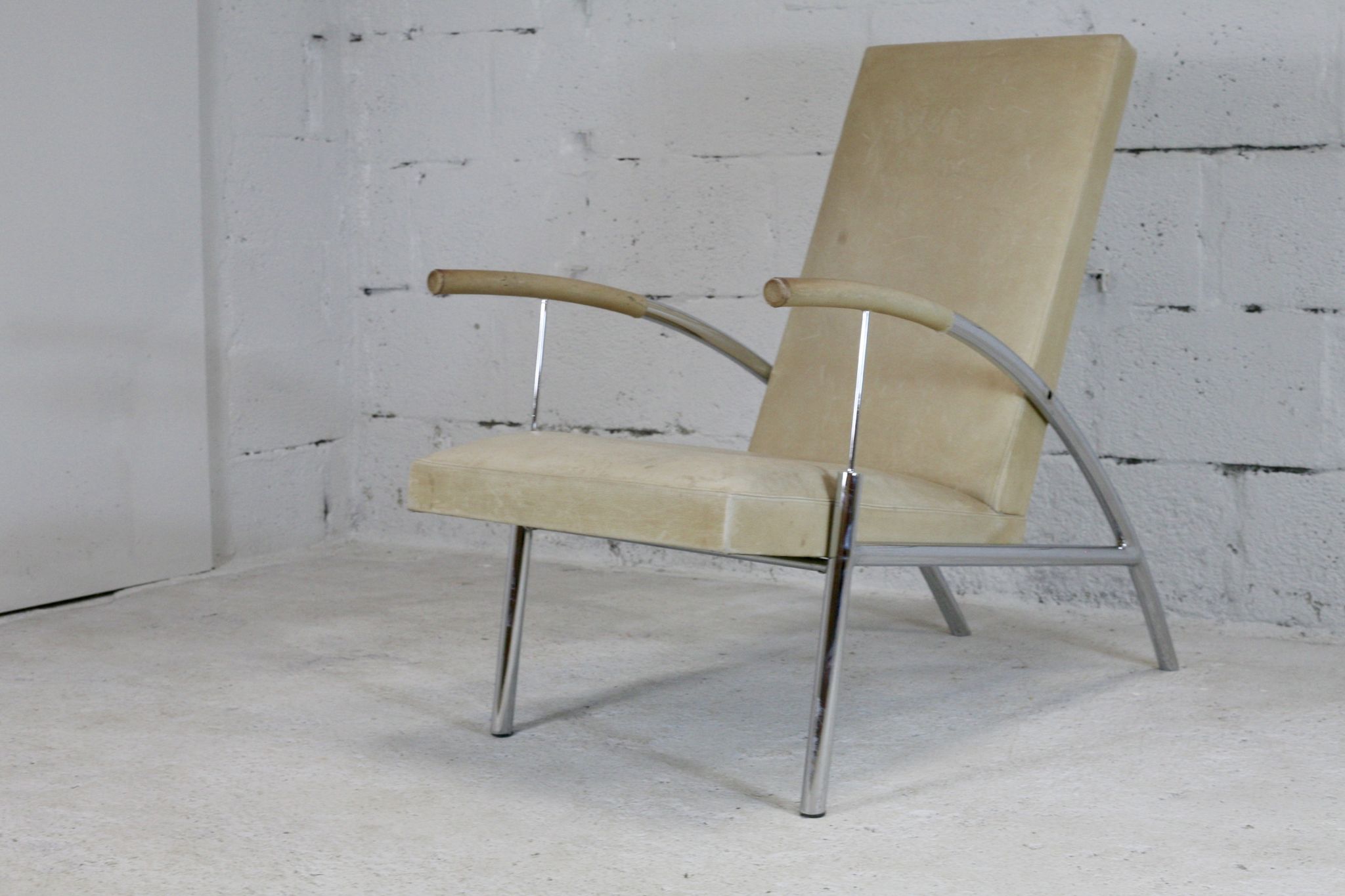 Tubular steel armchair and "cream" leather, France, circa 1970