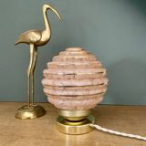 Lampe à poser globe vintage art déco en verre de Clichy rose et or