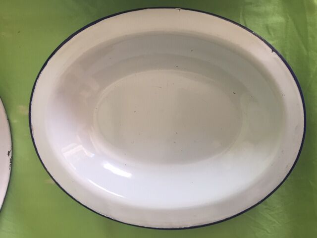 Set of 4 dishes tole enamelled white