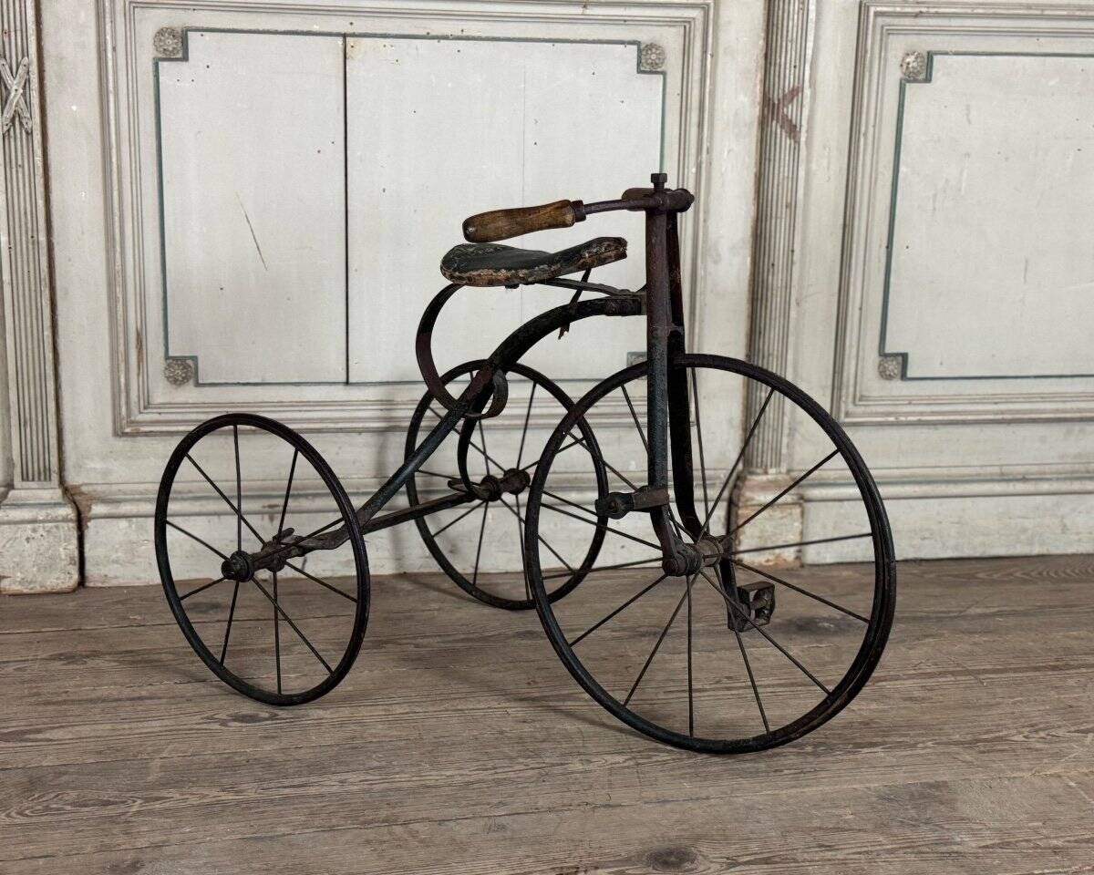 Tricycle d’enfants en fer forgé, vers 1900