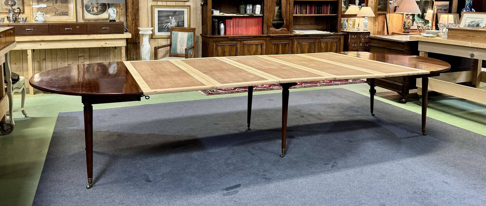 19th-century Louis XVI dining table in Cuban mahogany.