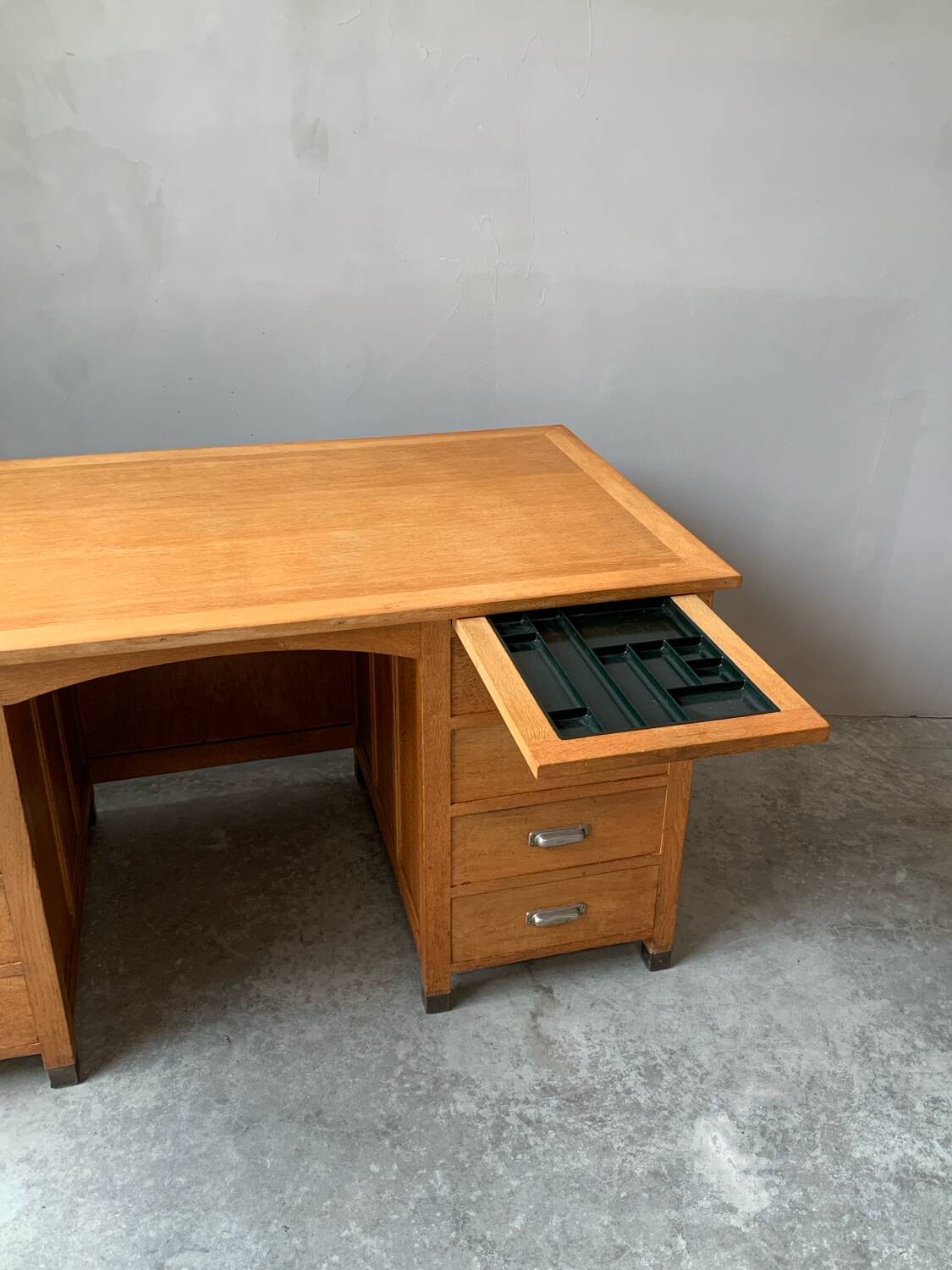 Bureau Vintage en Chêne avec 8 Tiroirs
