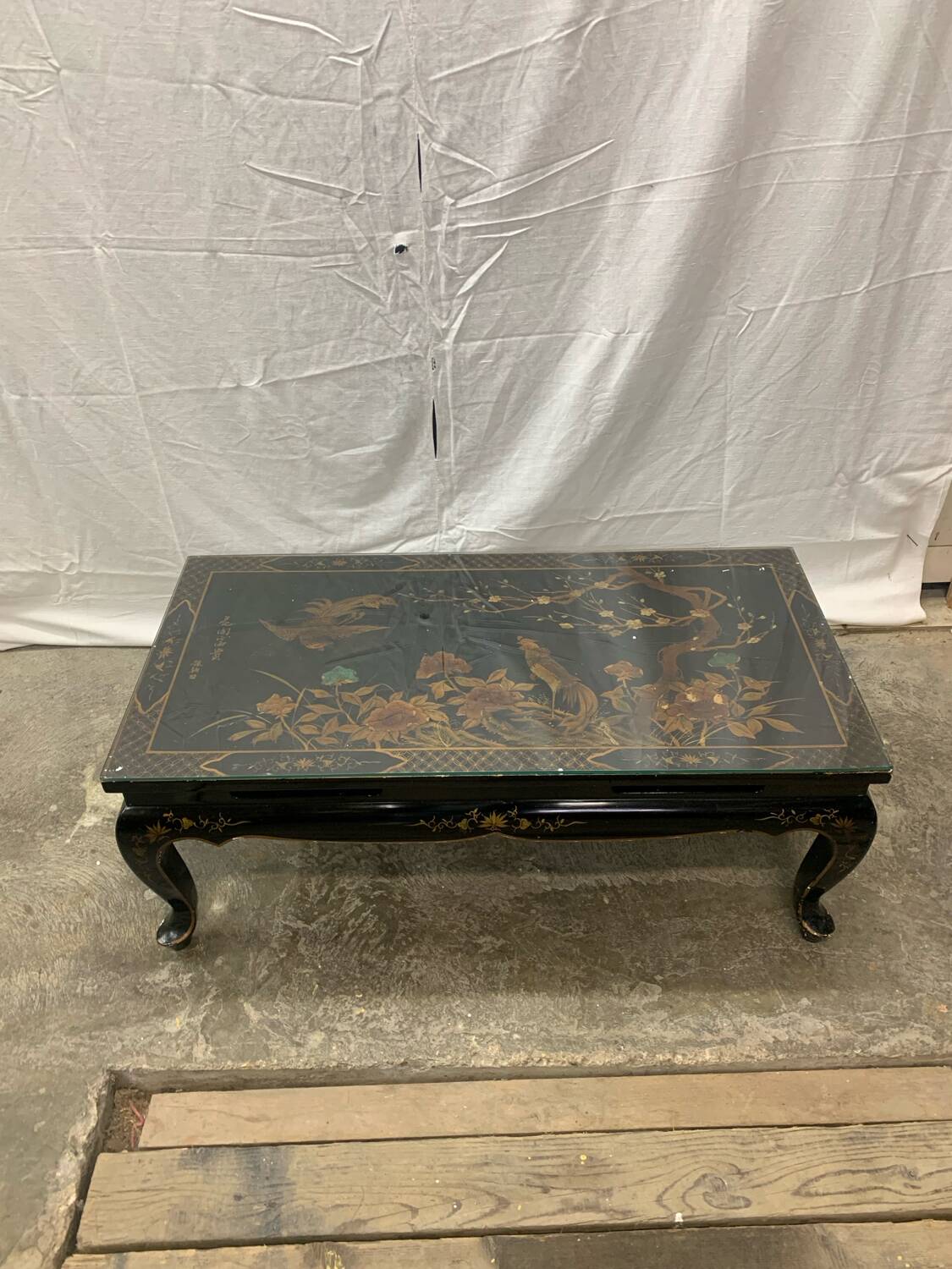 Vintage Japanese-style coffee table in painted lacquered wood