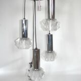Chandelier cascade, 70