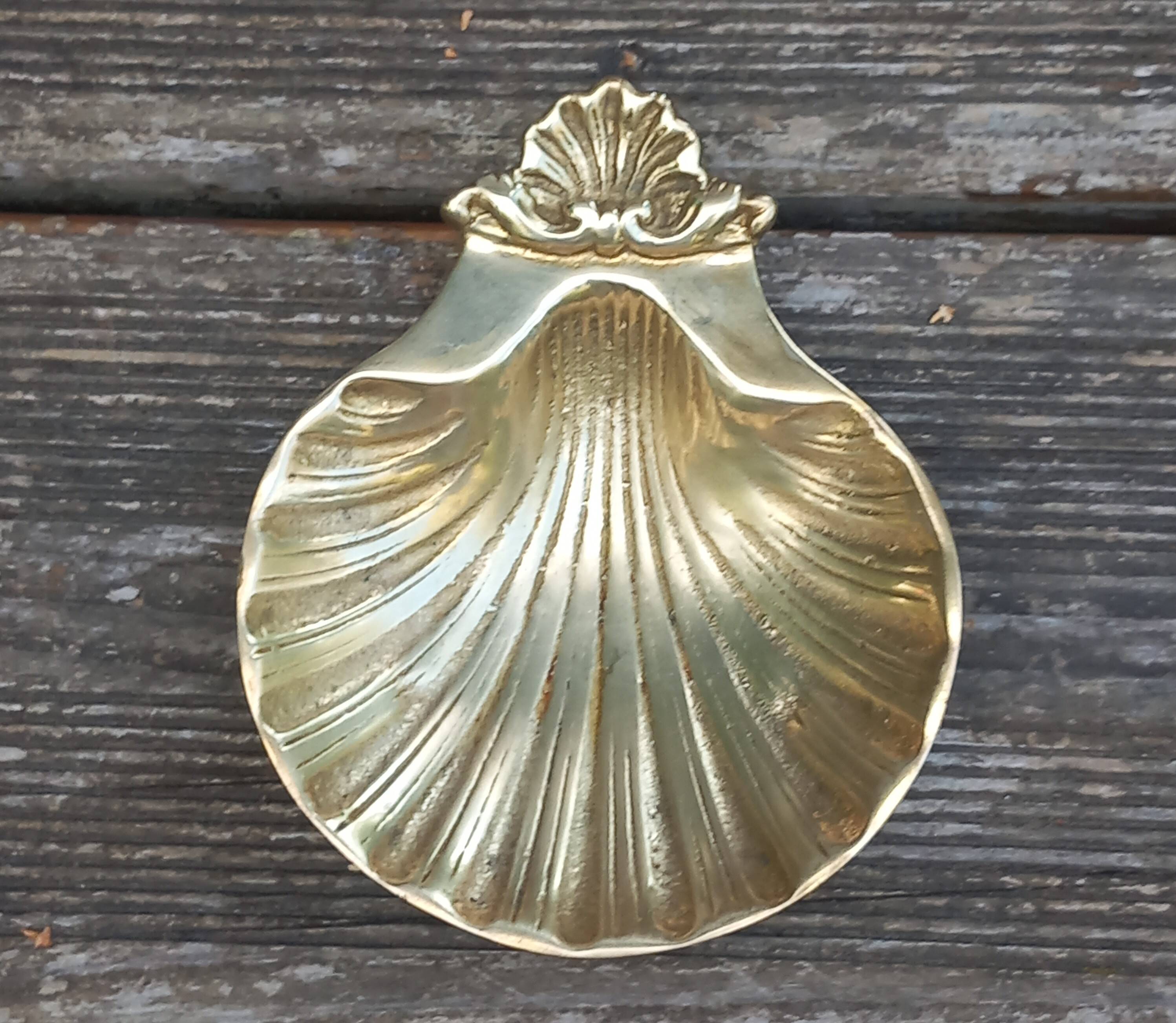 Brass scallop shell