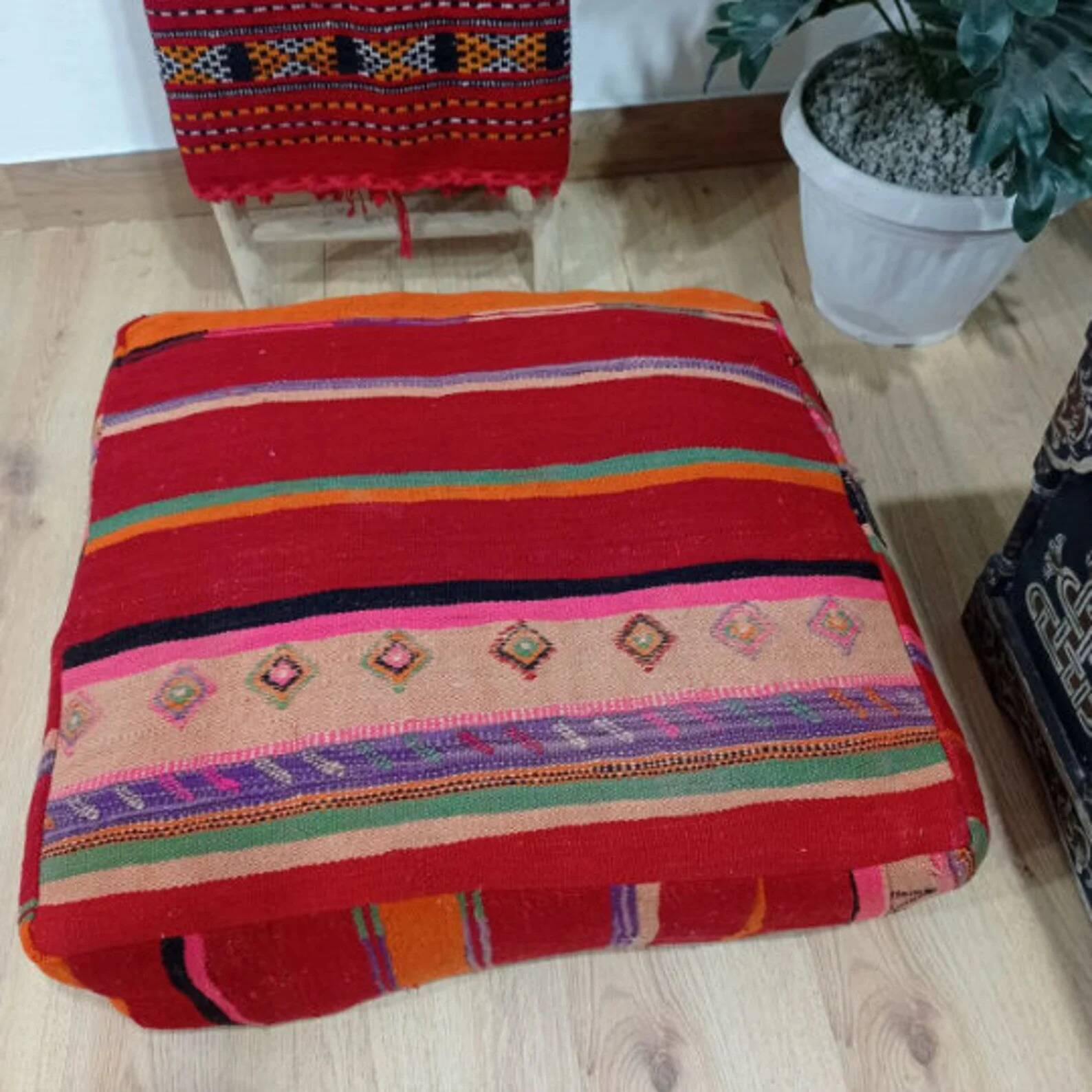 Handmade Berber pouf in wool 60 X 60 X 20 CM