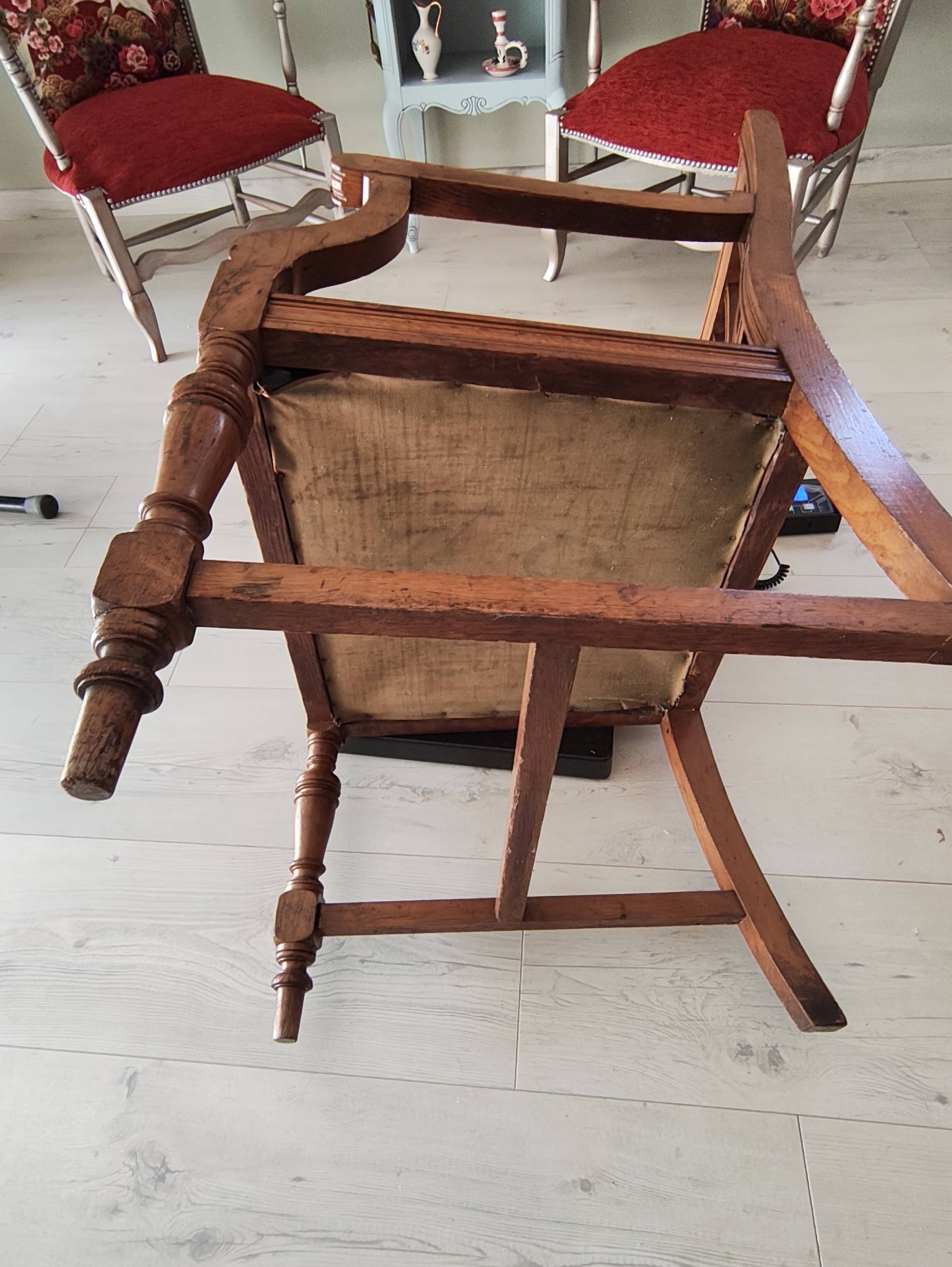 English style armchair in solid wood