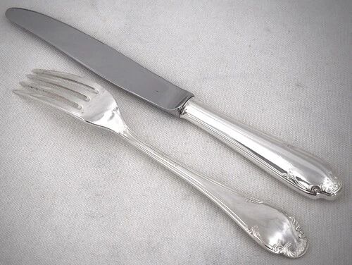 8 fourchettes et 6 couteaux de table Christofle Hotel