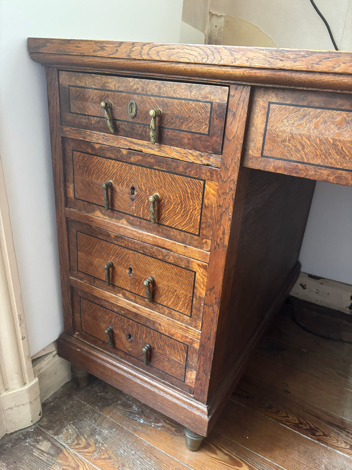 Bureau de ministre à caissons