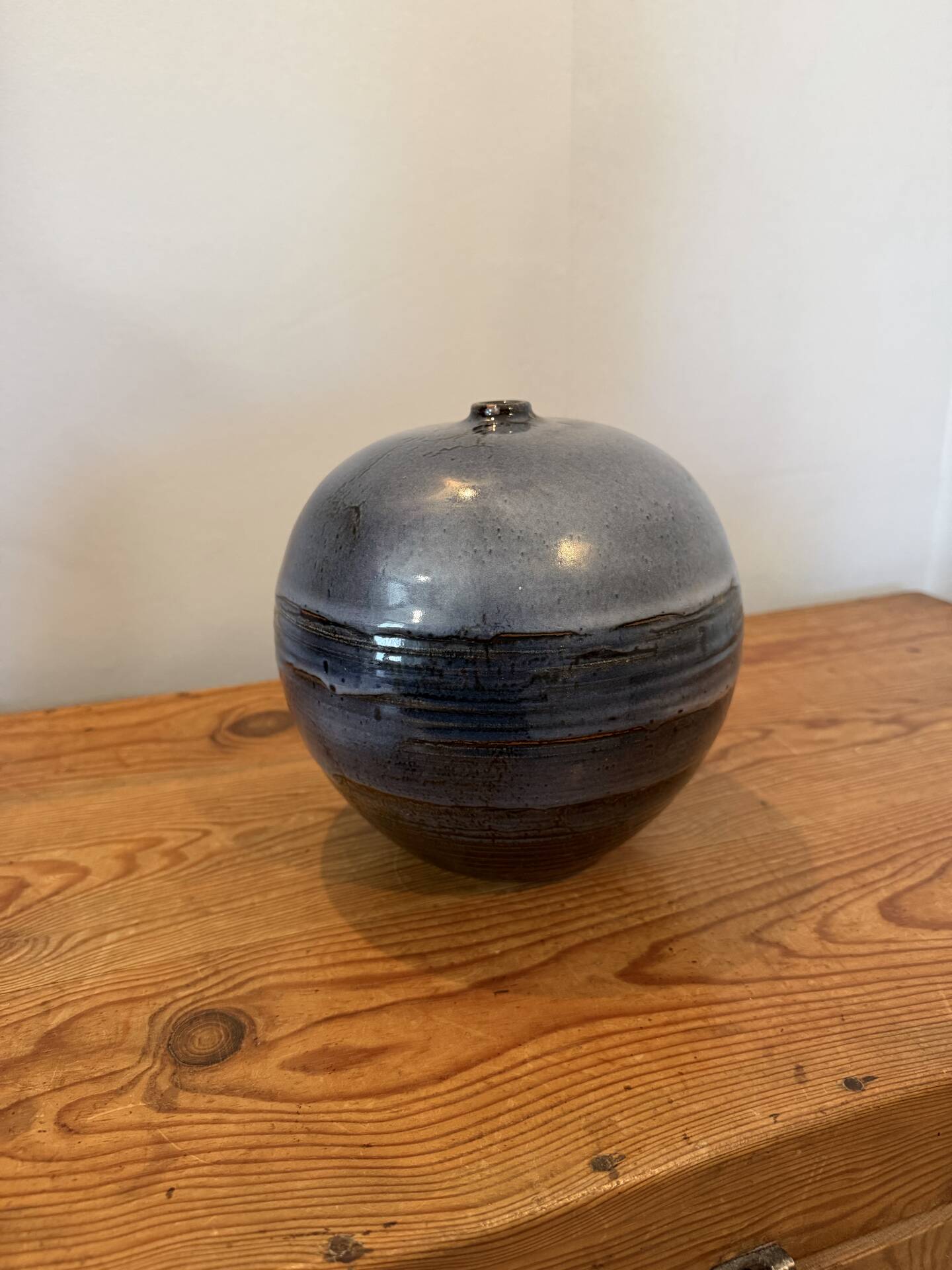 Vase boule signé en grès émaillée dans le goût de Antonio Lampecco