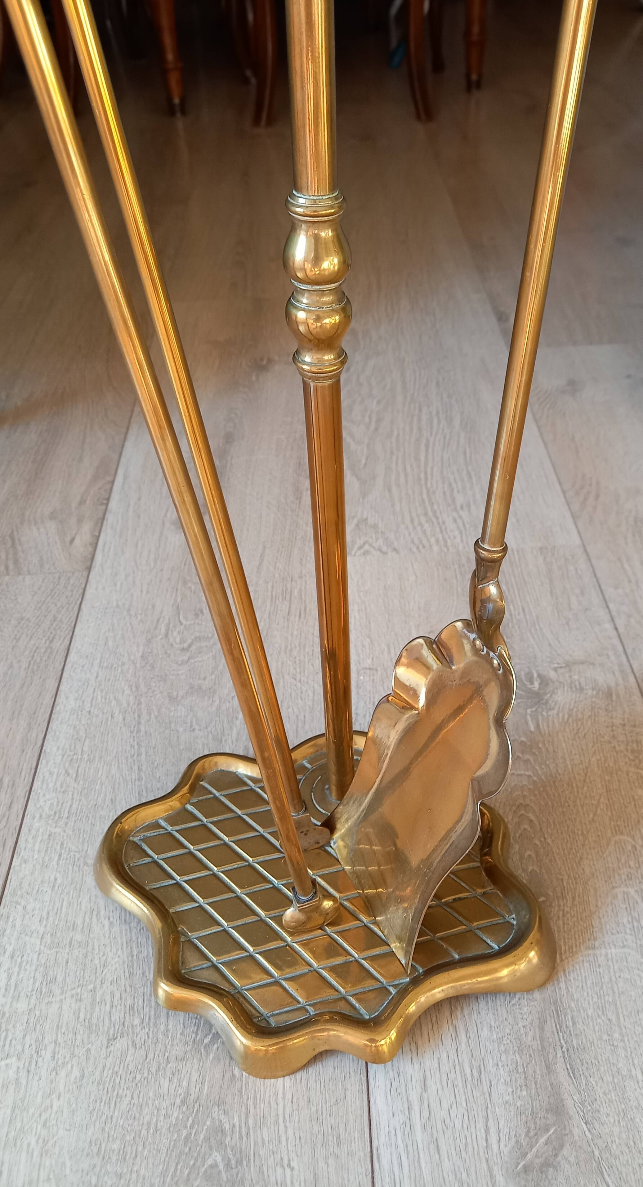 Fireplace set fire guard shovel clamp support