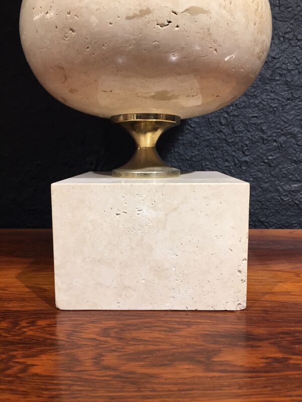 Lampe en travertin et métal doré par Philippe Barbier avec son abat-jour fait sur-mesure