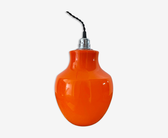 Suspension of the 70s in orange opaline electrified to nine