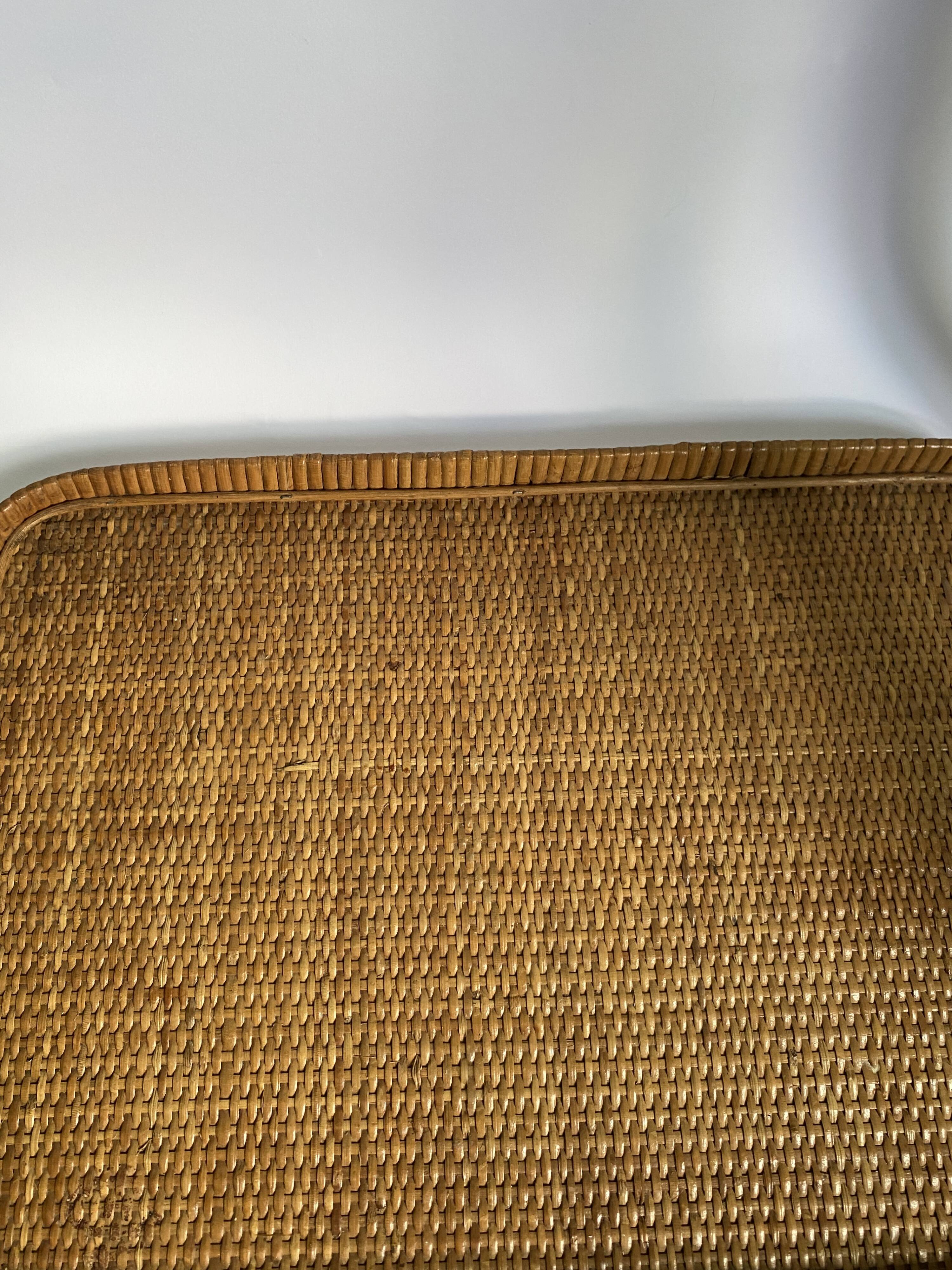 Braided rattan top, 32 x 46 cm