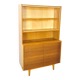 Vitrine en placage avec étagères