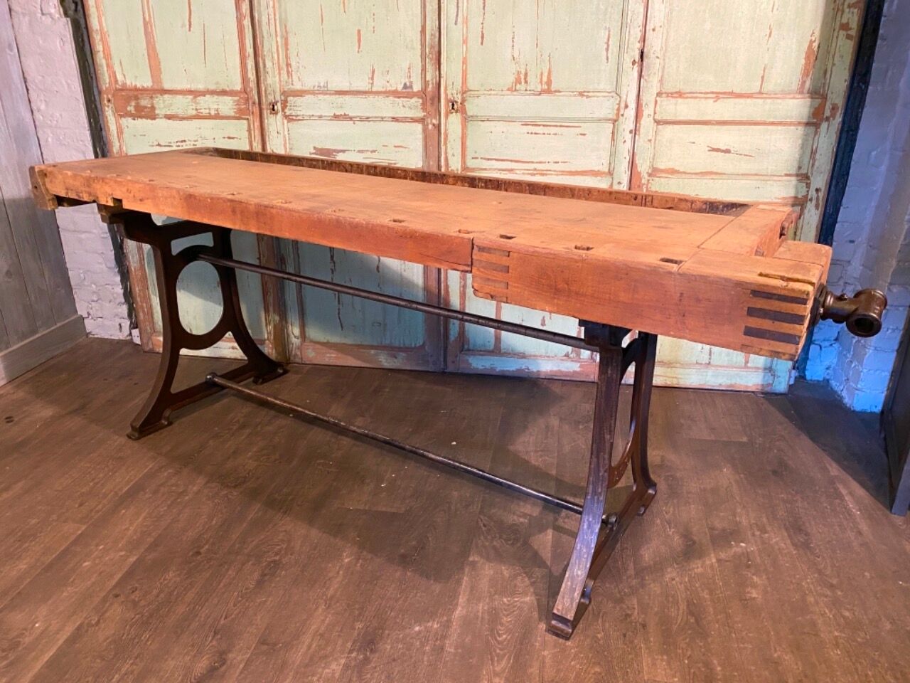 Large workbench office