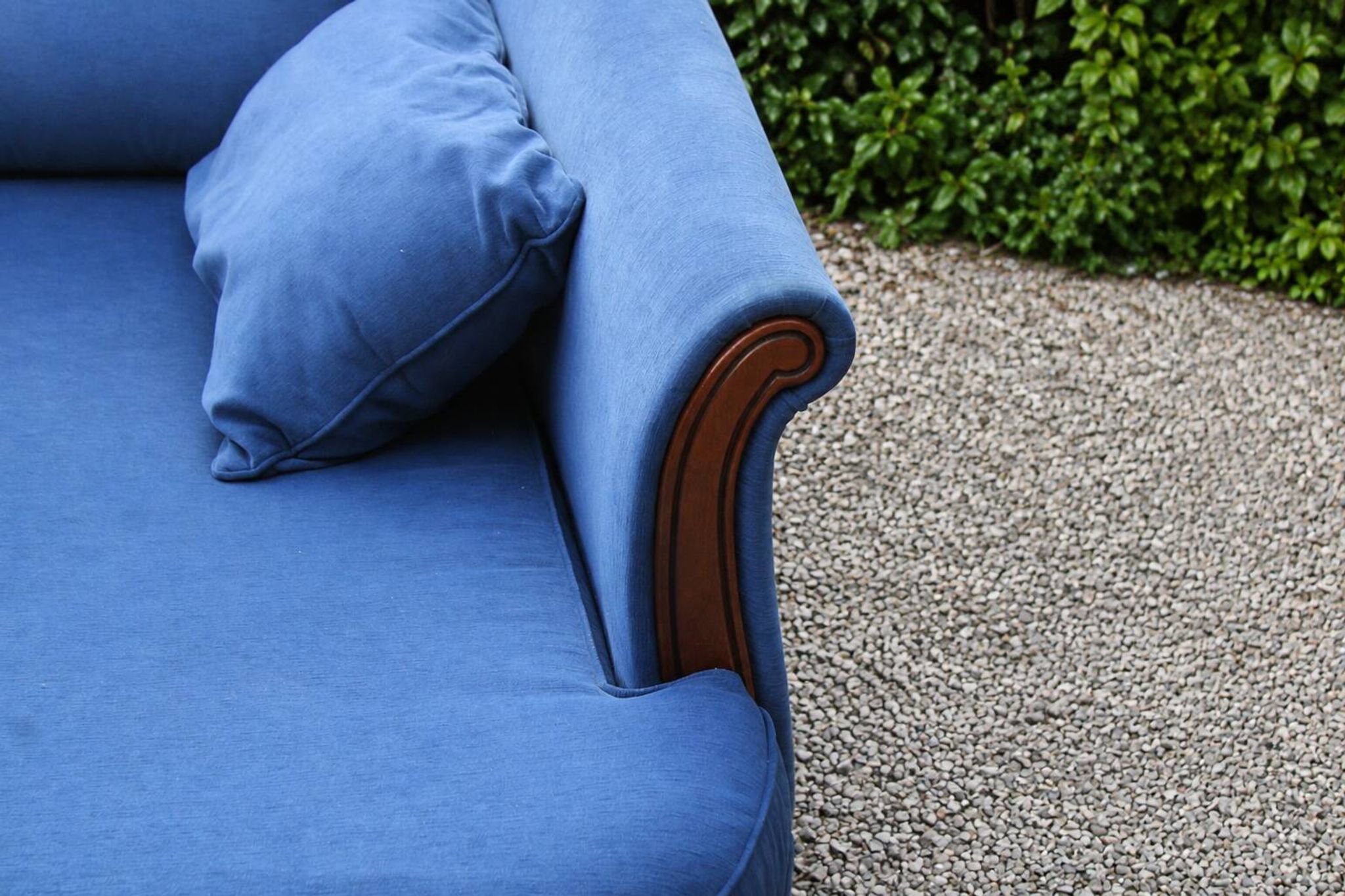 Large vintage cobalt blue chaise longue in fabric and wood – long chair 190