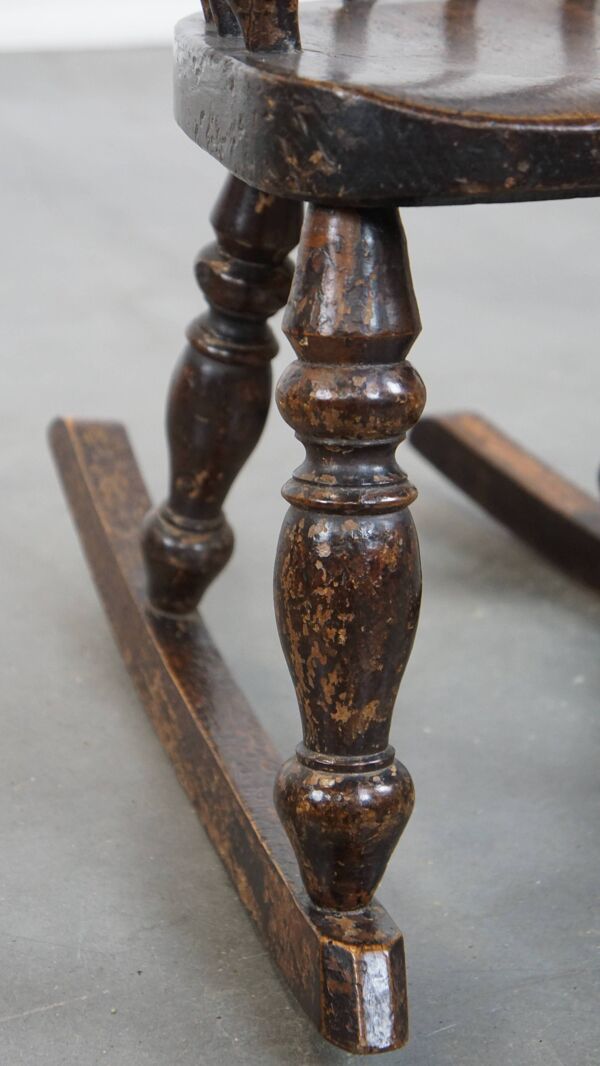 Chaise à bascule pour enfant Windsor anglaise antique du début du XIXe siècle