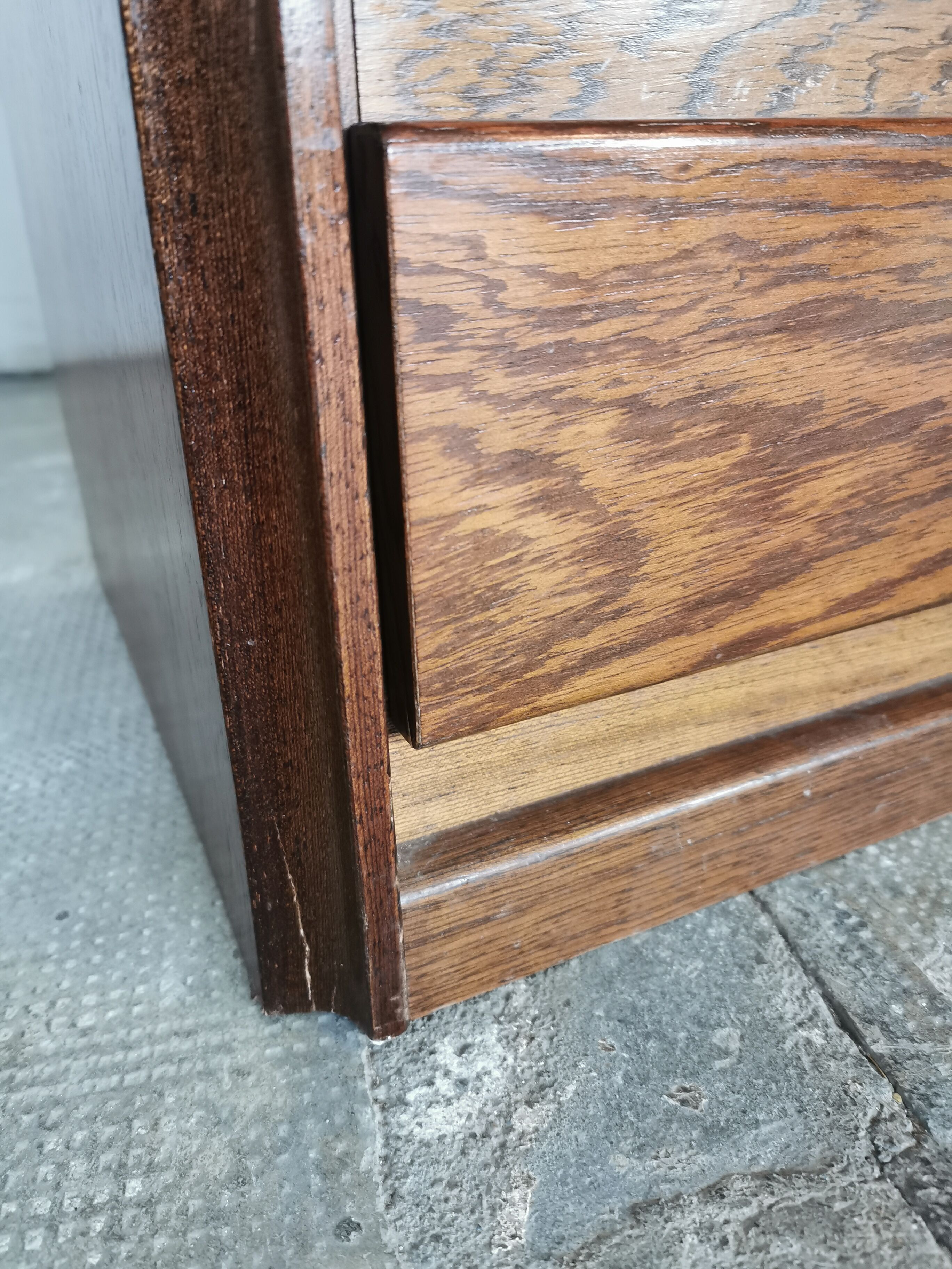 Weekly chest of drawers