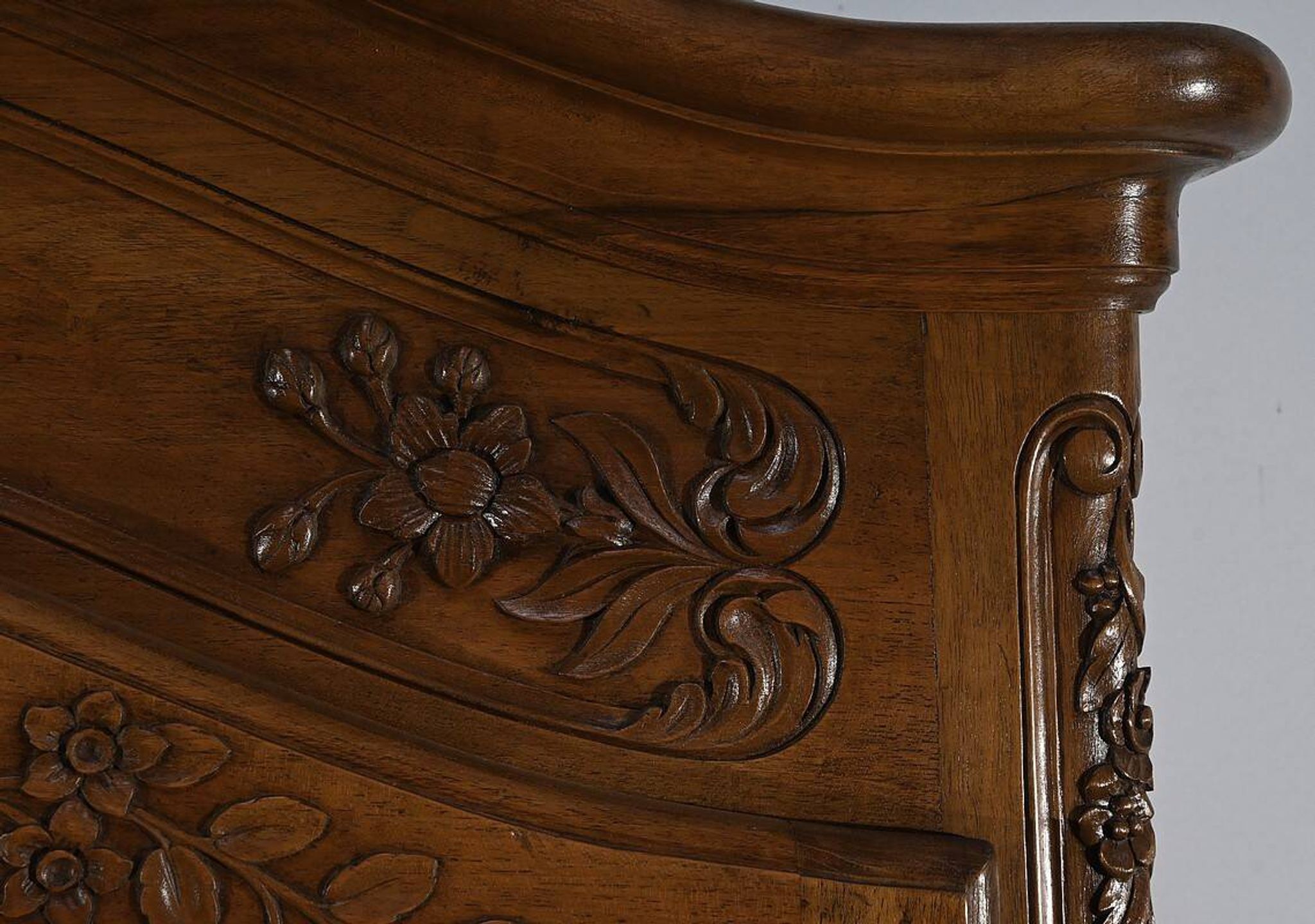 Walnut Display Cabinet, Louis XV Style – Late 19th Century