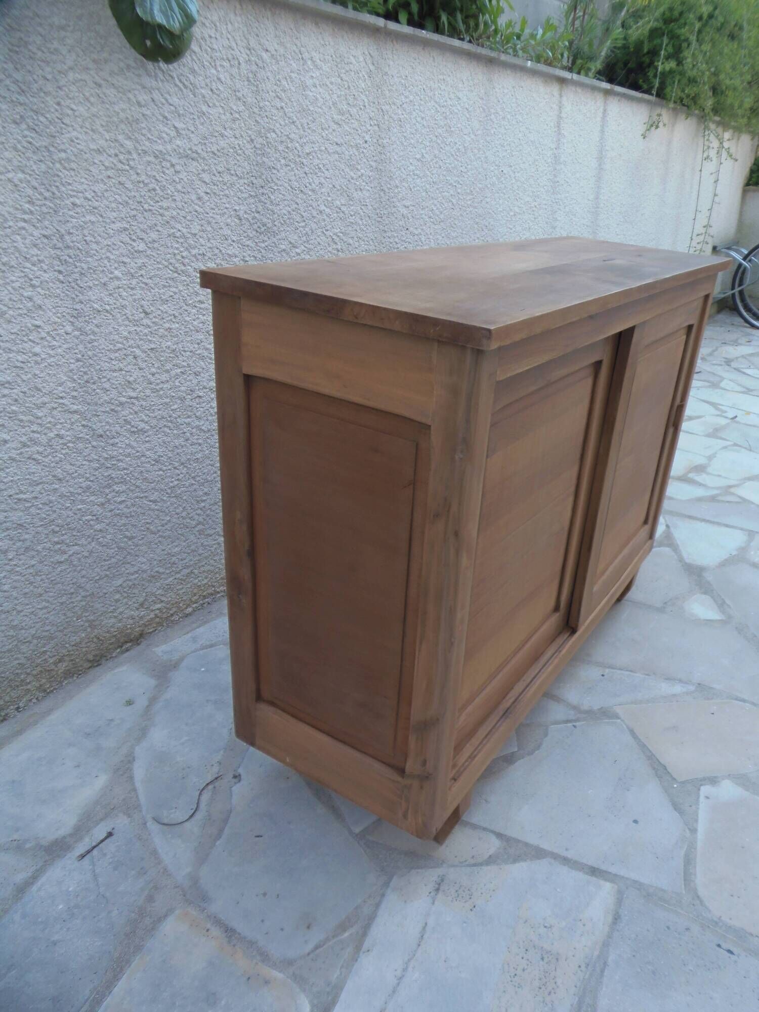 Vintage wooden buffet with a waxed finish, 2 sliding doors.