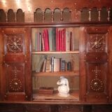 Old enclosed bed library