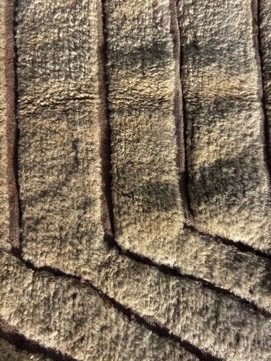 New white Moroccan Berber rug Beni Ouarain in wool.