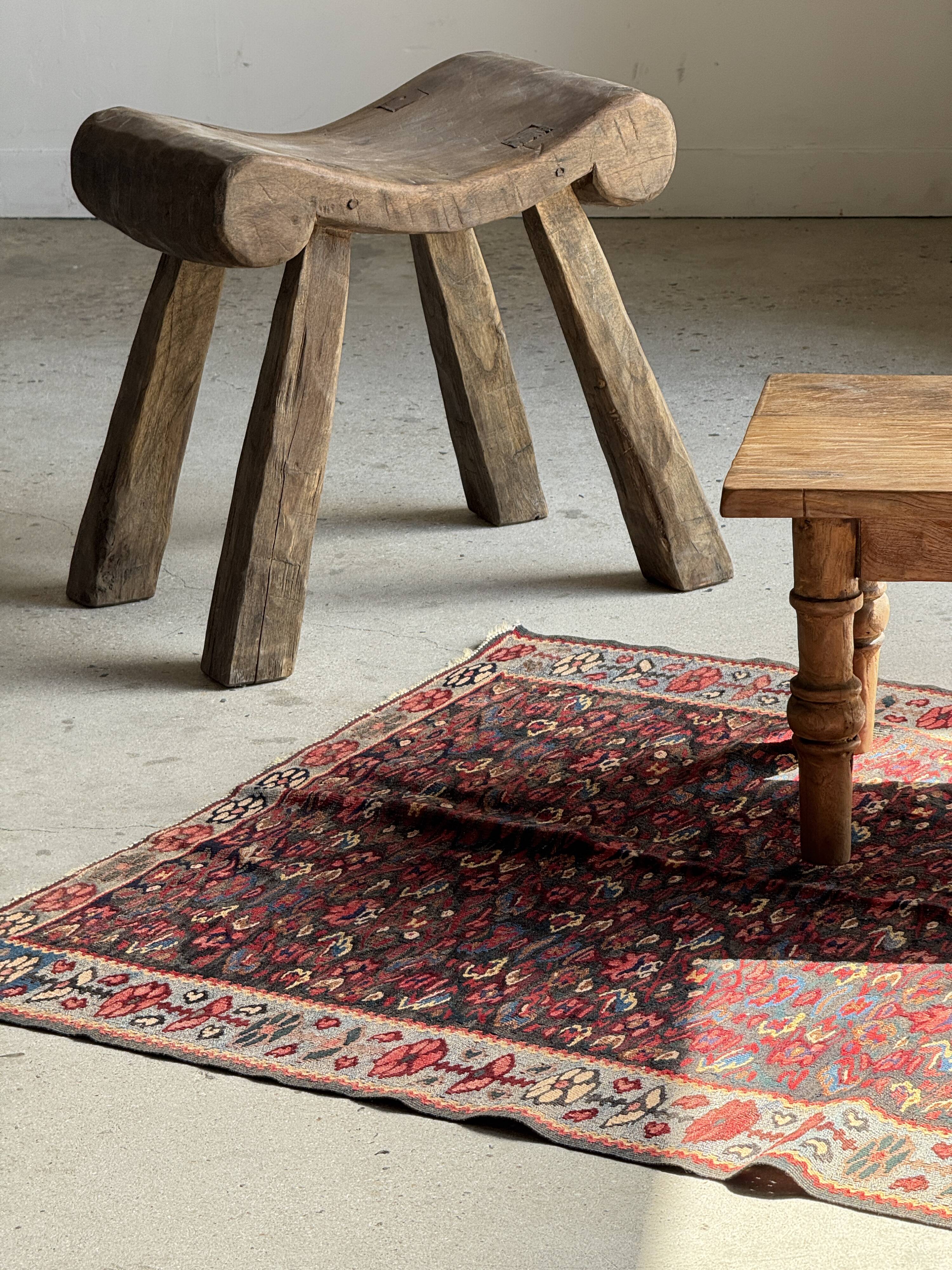 Four-legged stool in antique teak from Indonesia H 50 L 52