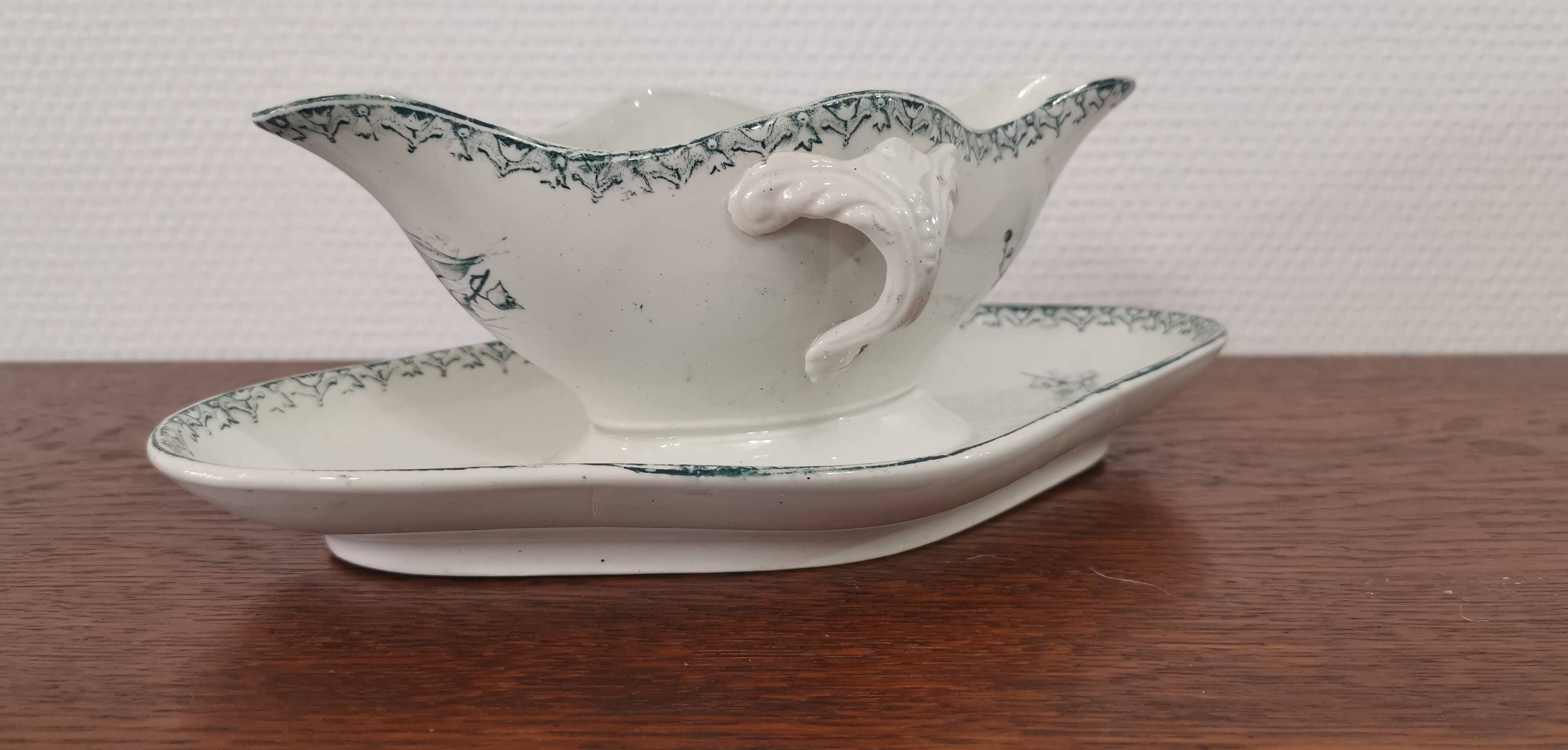 Gravy boat on pedestal with handles Terre de fer St Amand amandinoise "lily of the valley"