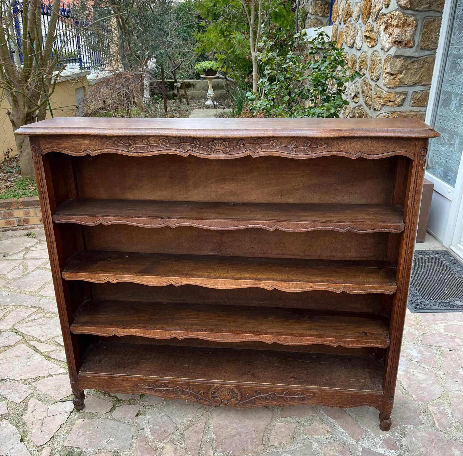 Bibus bookcase in carved wood