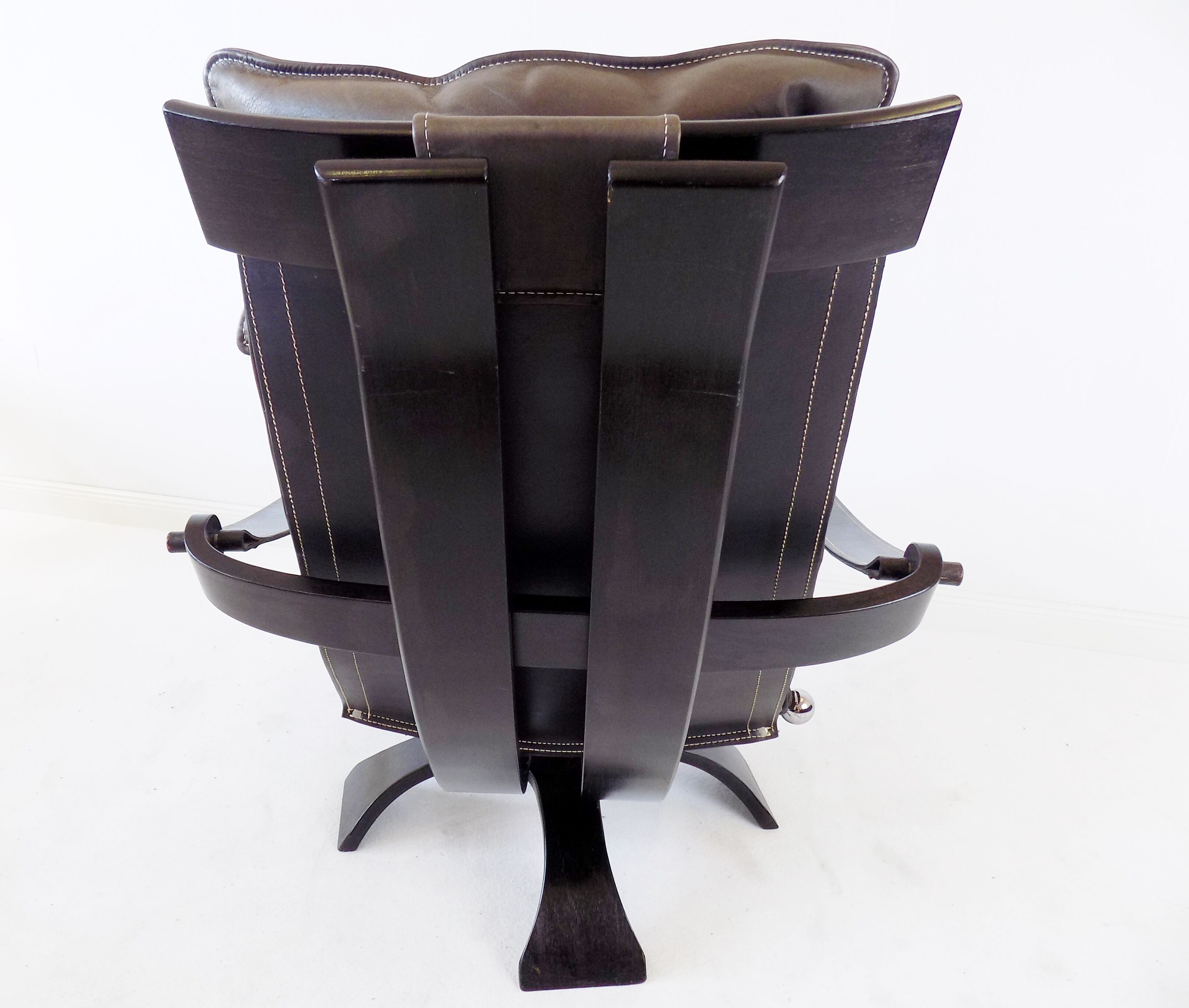 Nelo leather lounge chair by Ake Fribytter